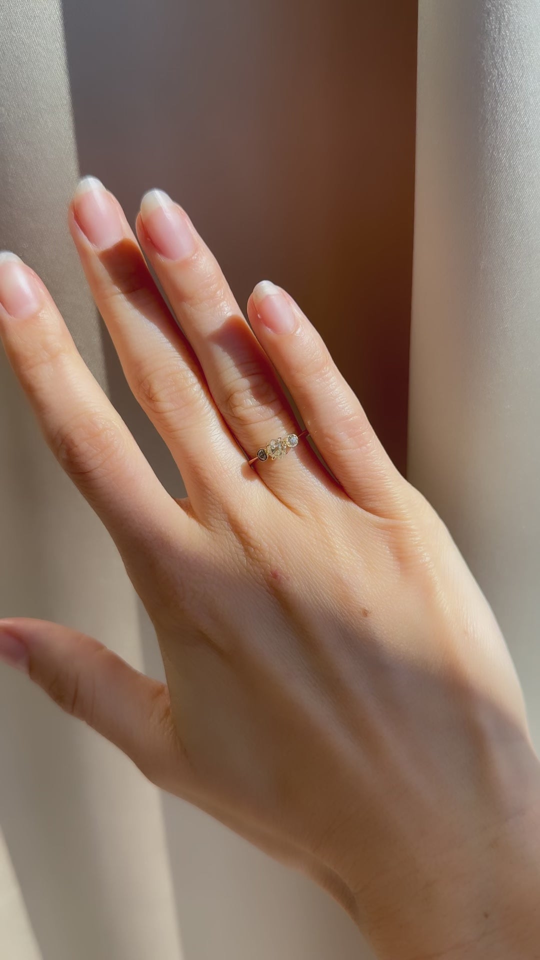 m-z color, si-i clarity diamond in yellow gold setting