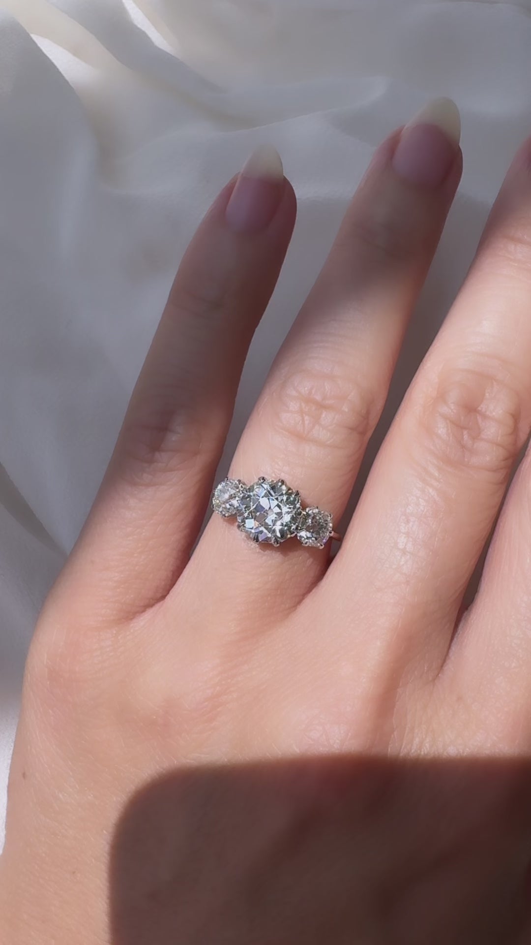 j-k-l color, si-i clarity diamond in two-tone setting