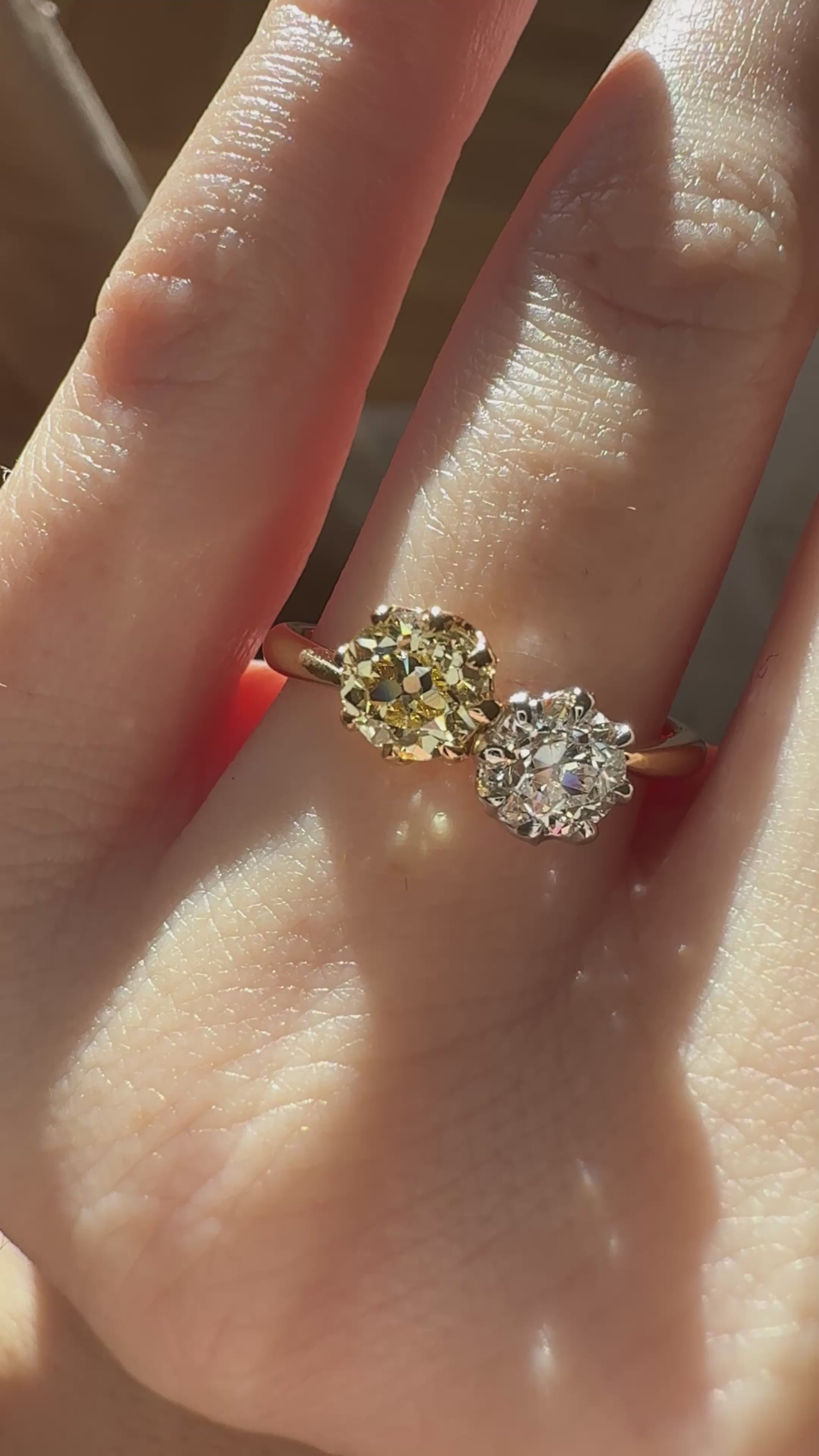 m-z color, si-i clarity diamond in two-tone setting