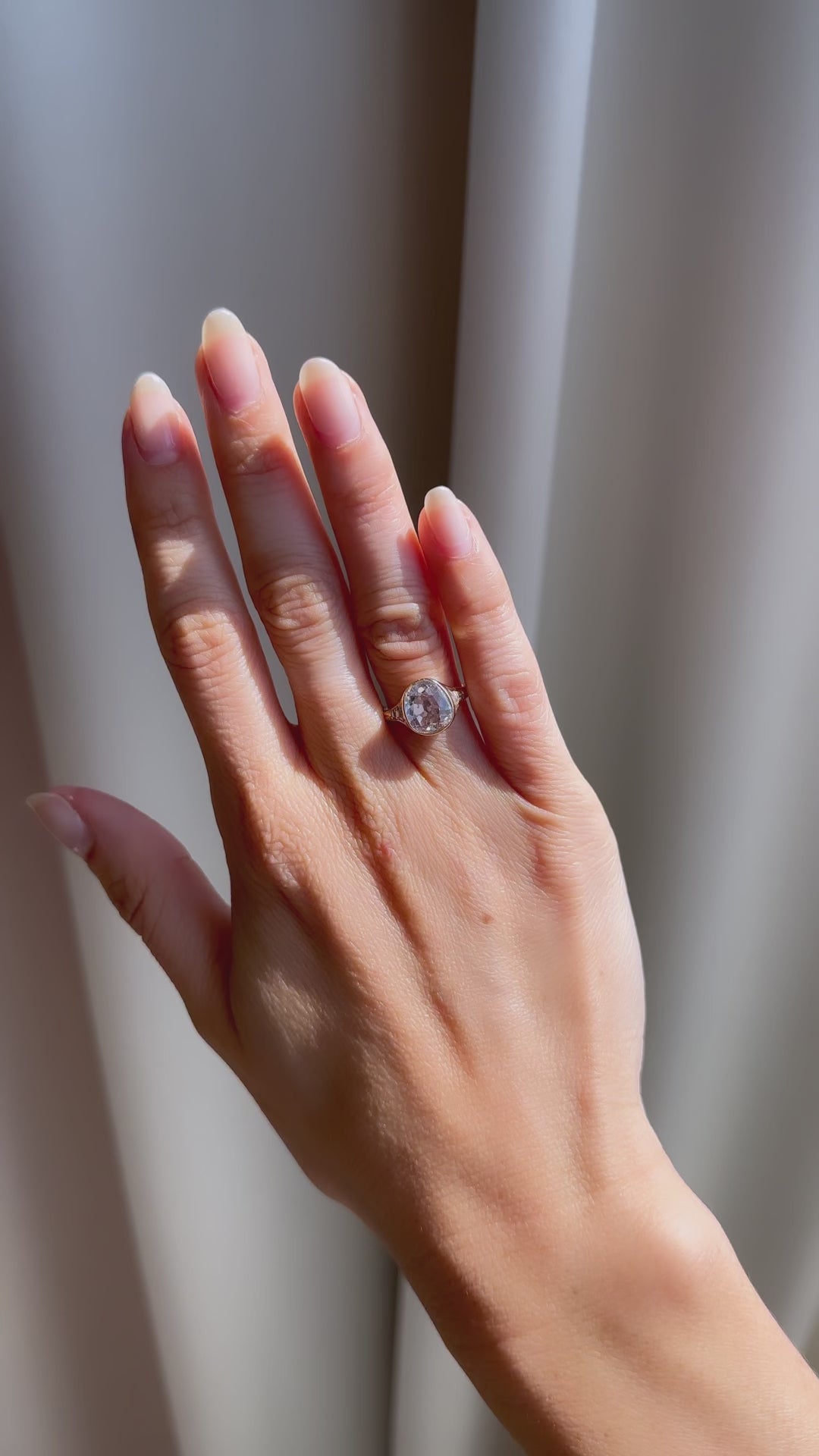 g-h-i color, si-i clarity diamond in yellow gold setting