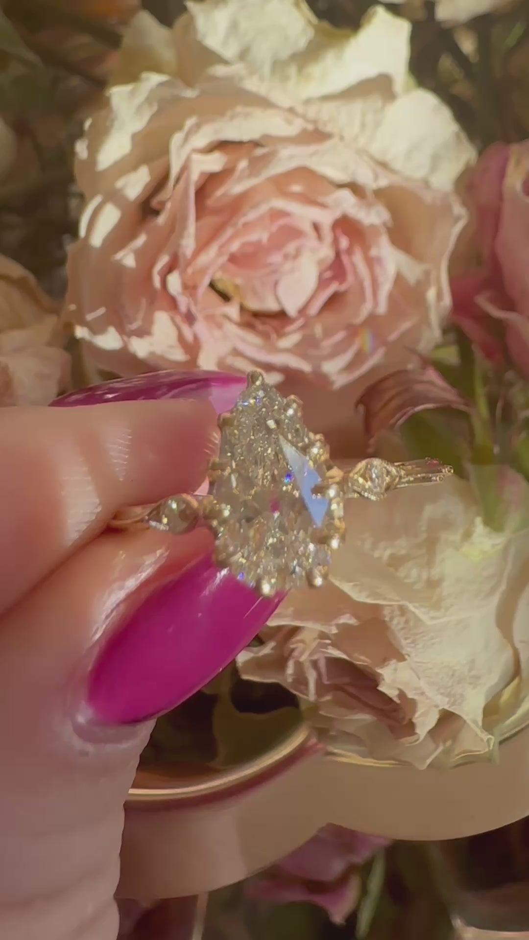 g-h-i color, si-i clarity diamond in yellow gold setting