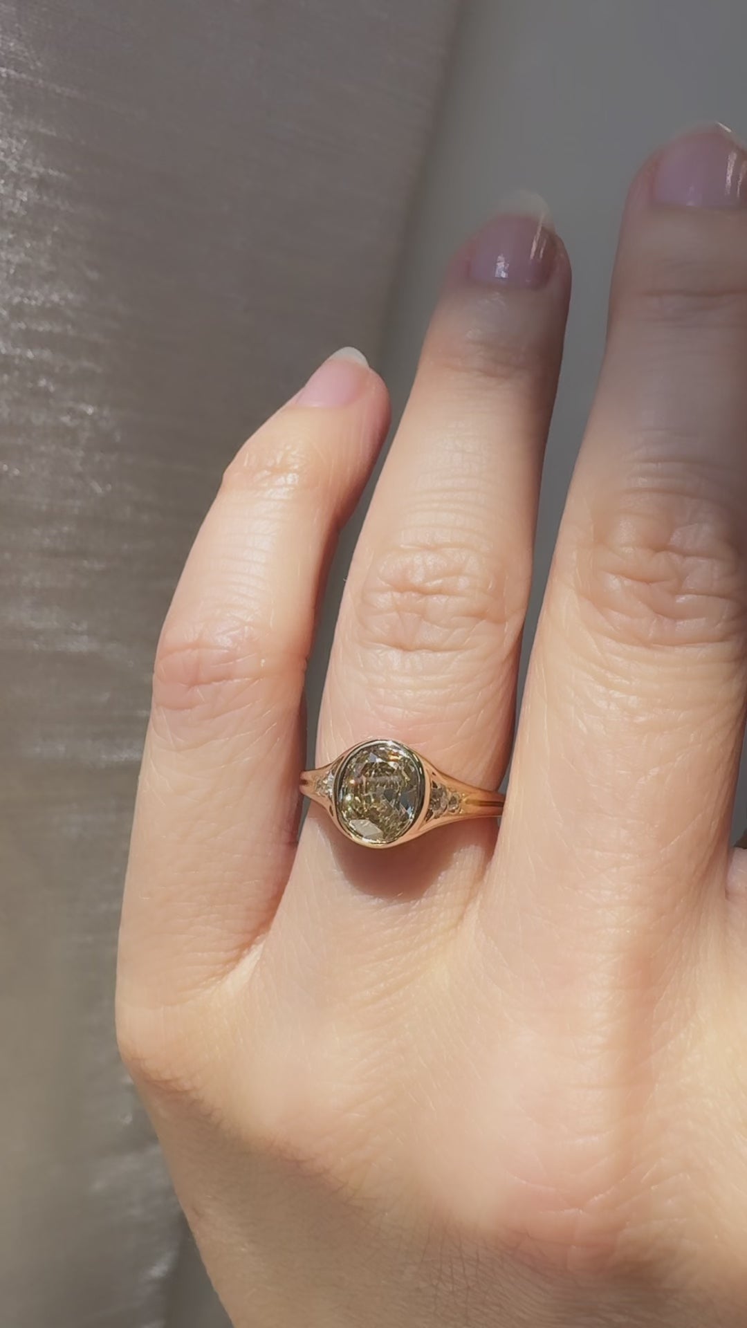 fancy color, si-i clarity diamond in yellow gold setting