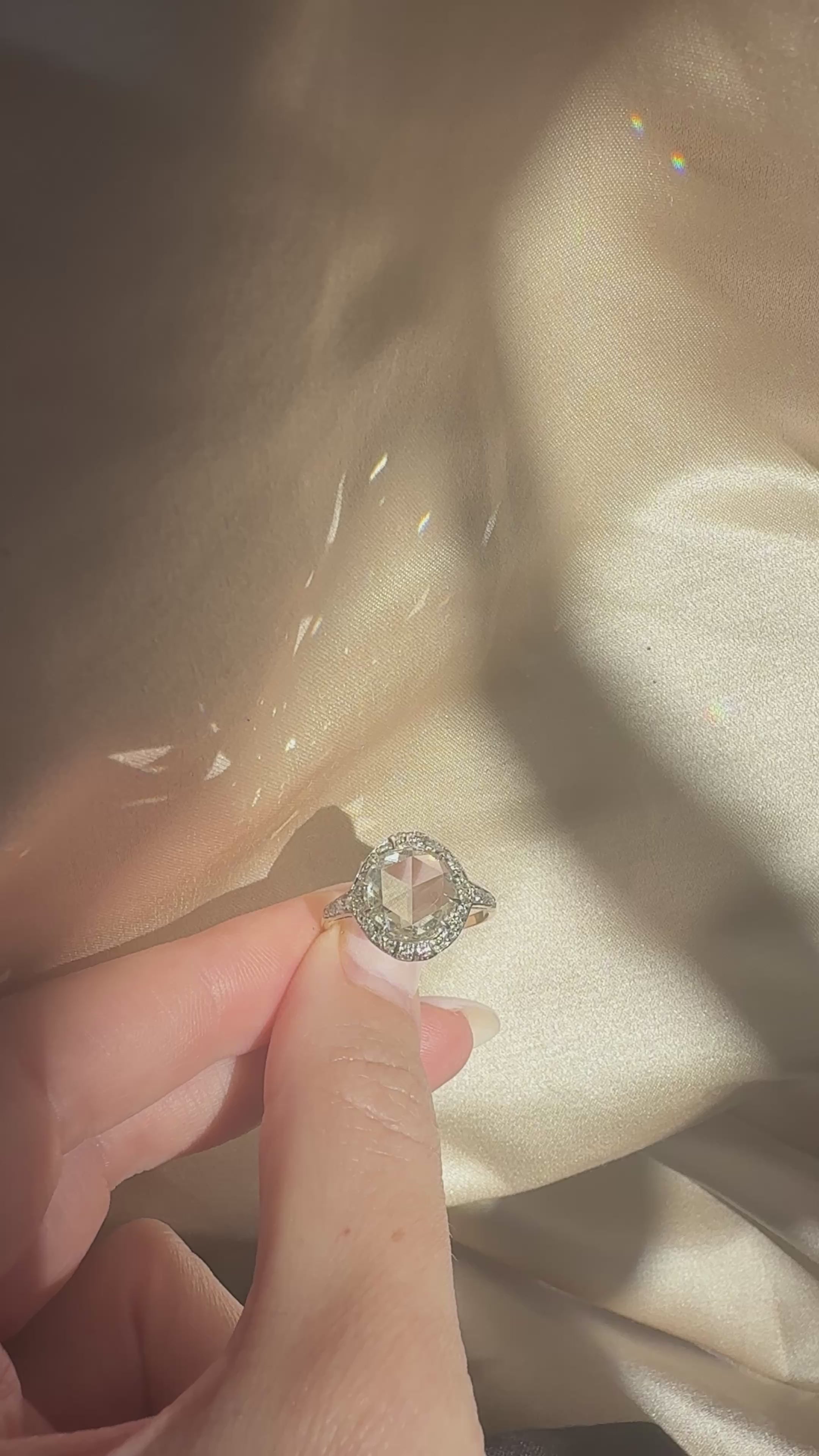 m-z color, si-i clarity diamond in two-tone setting