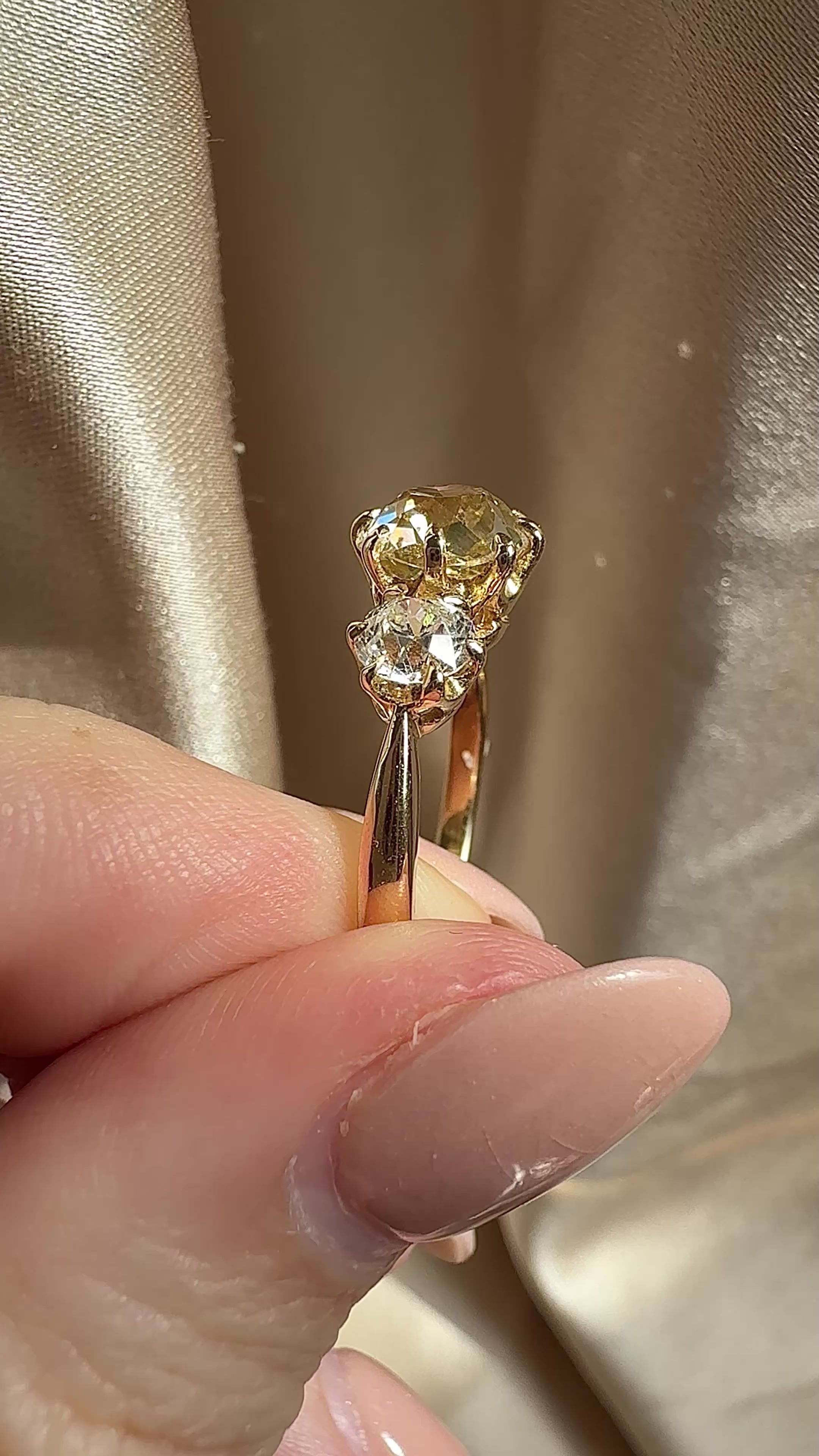 fancy color, si-i clarity diamond rings in yellow gold setting