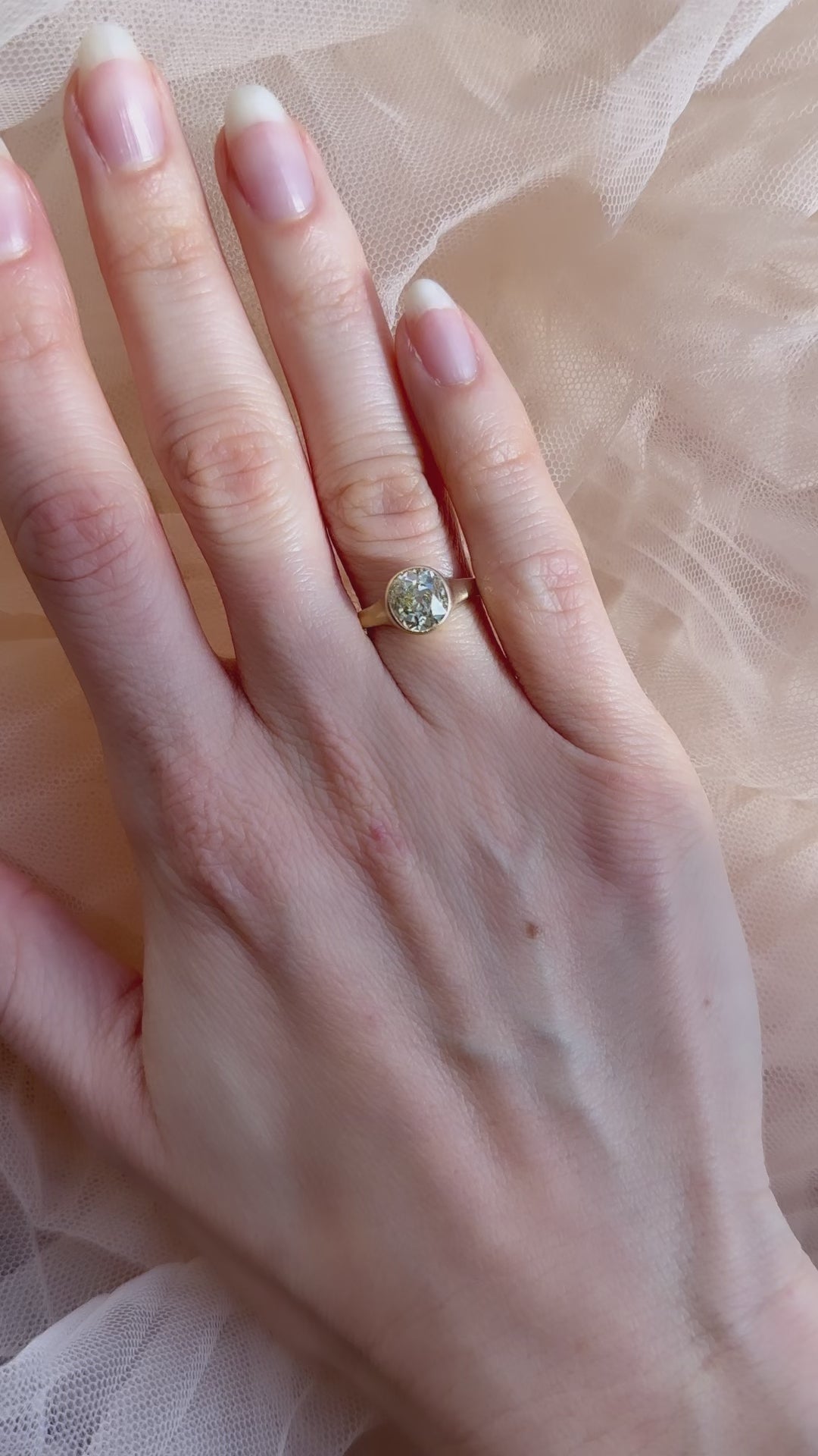 m-z color, vs clarity diamond in yellow gold setting