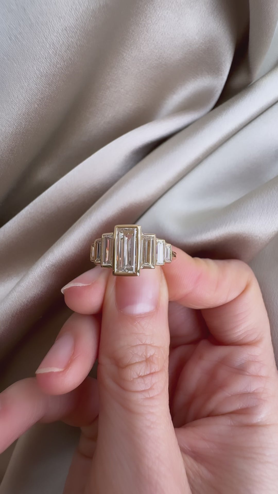 g-h-i color, si-i clarity diamond in yellow gold setting