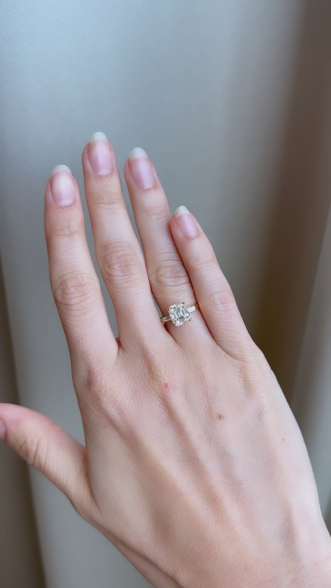 m-z color, si-i clarity diamond in yellow gold setting