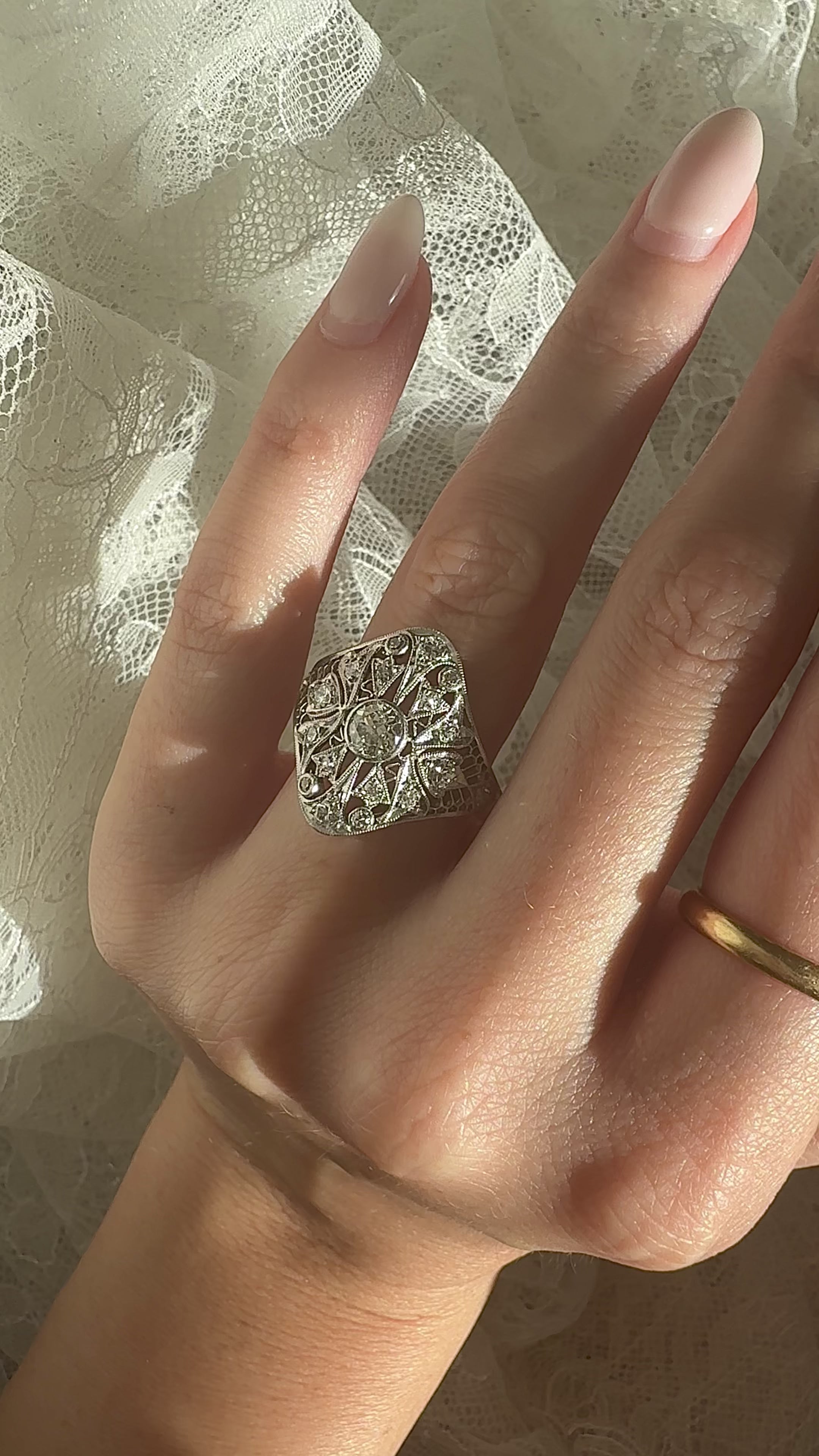 g-h-i color, vs clarity in platinum setting