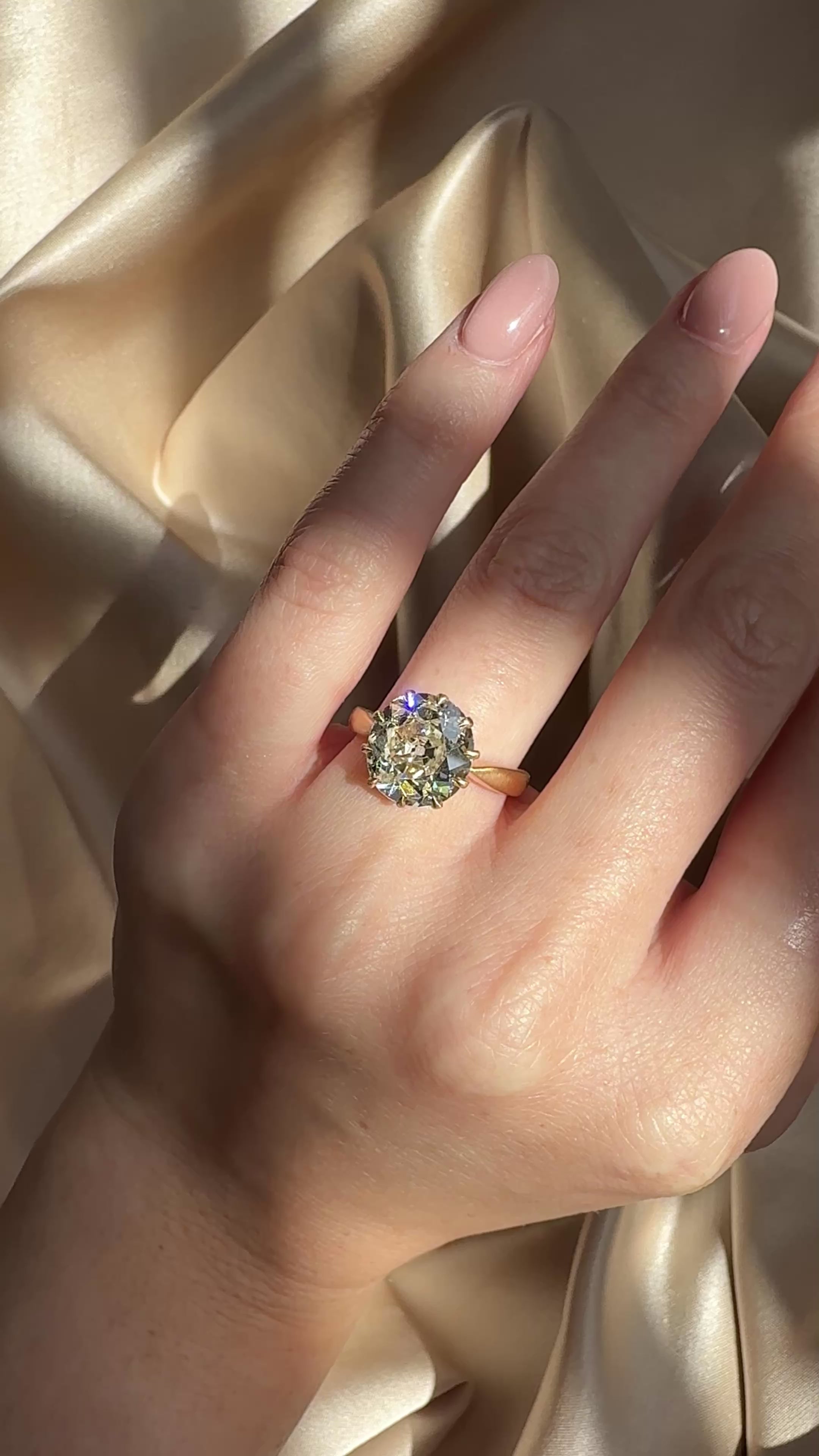 j-k-l color, si-i clarity diamond rings in yellow gold setting