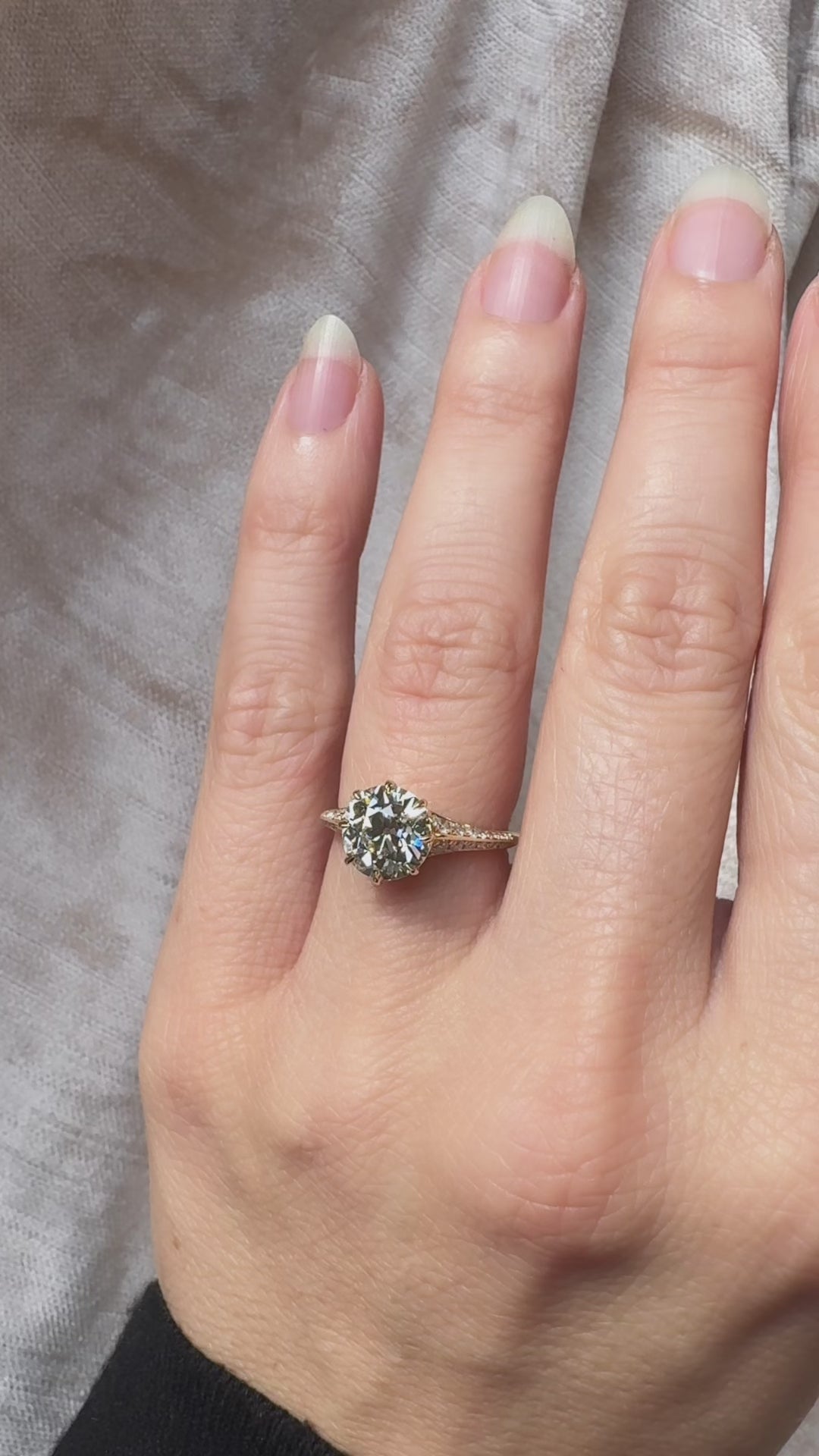 m-z color, vs clarity diamond in yellow gold setting