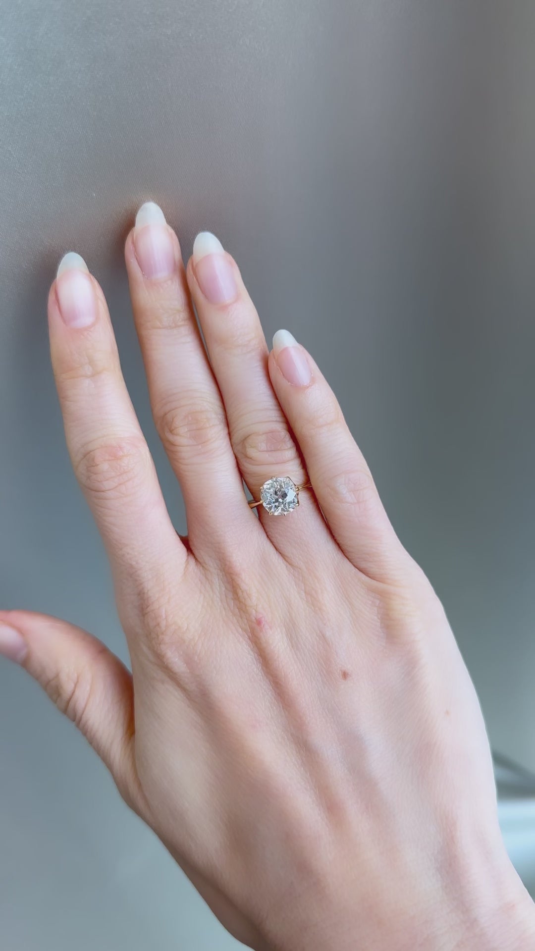 g-h-i color, vs clarity diamond in yellow gold setting