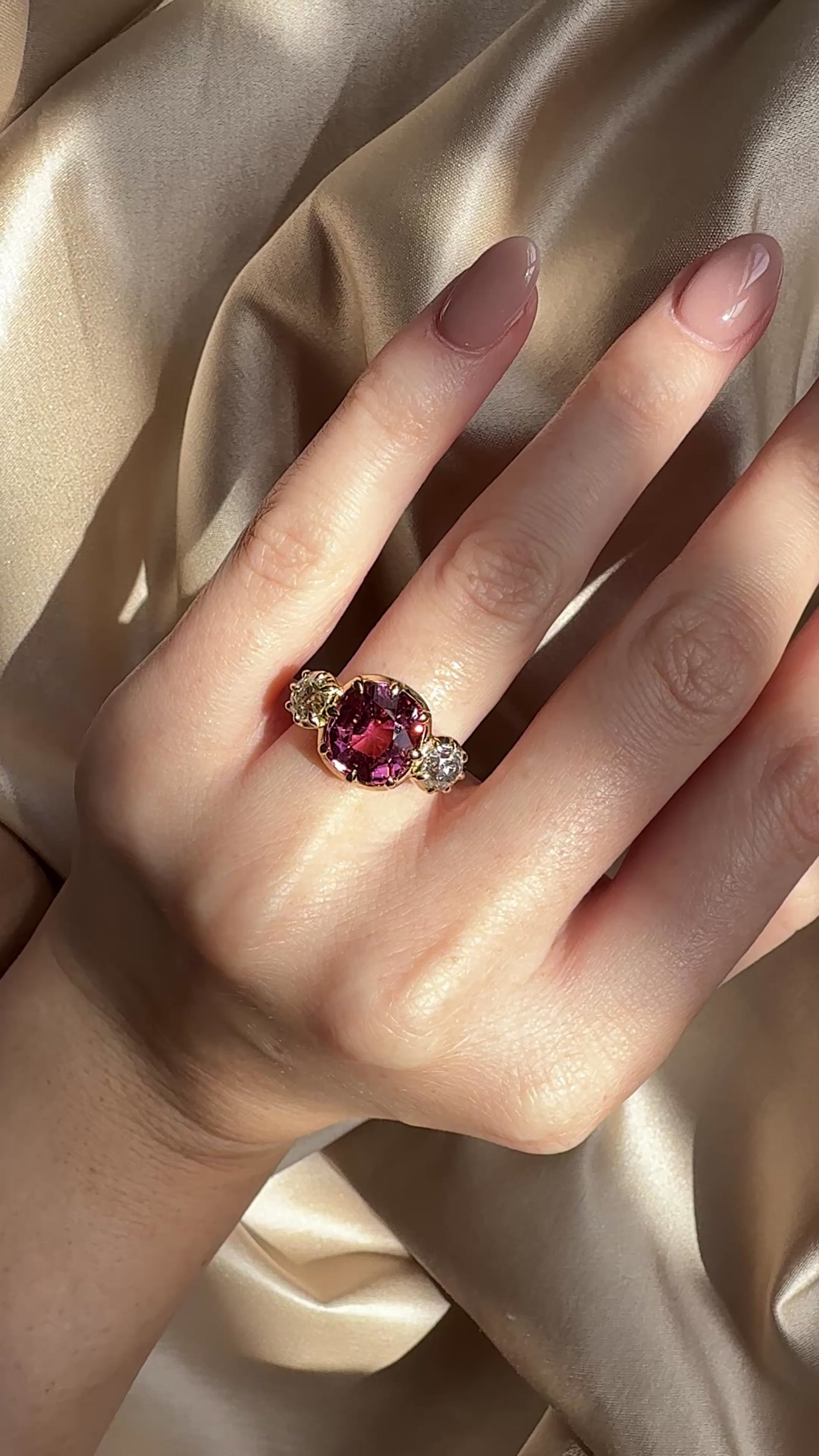 j-k-l color, si-i clarity diamond rings in yellow gold setting