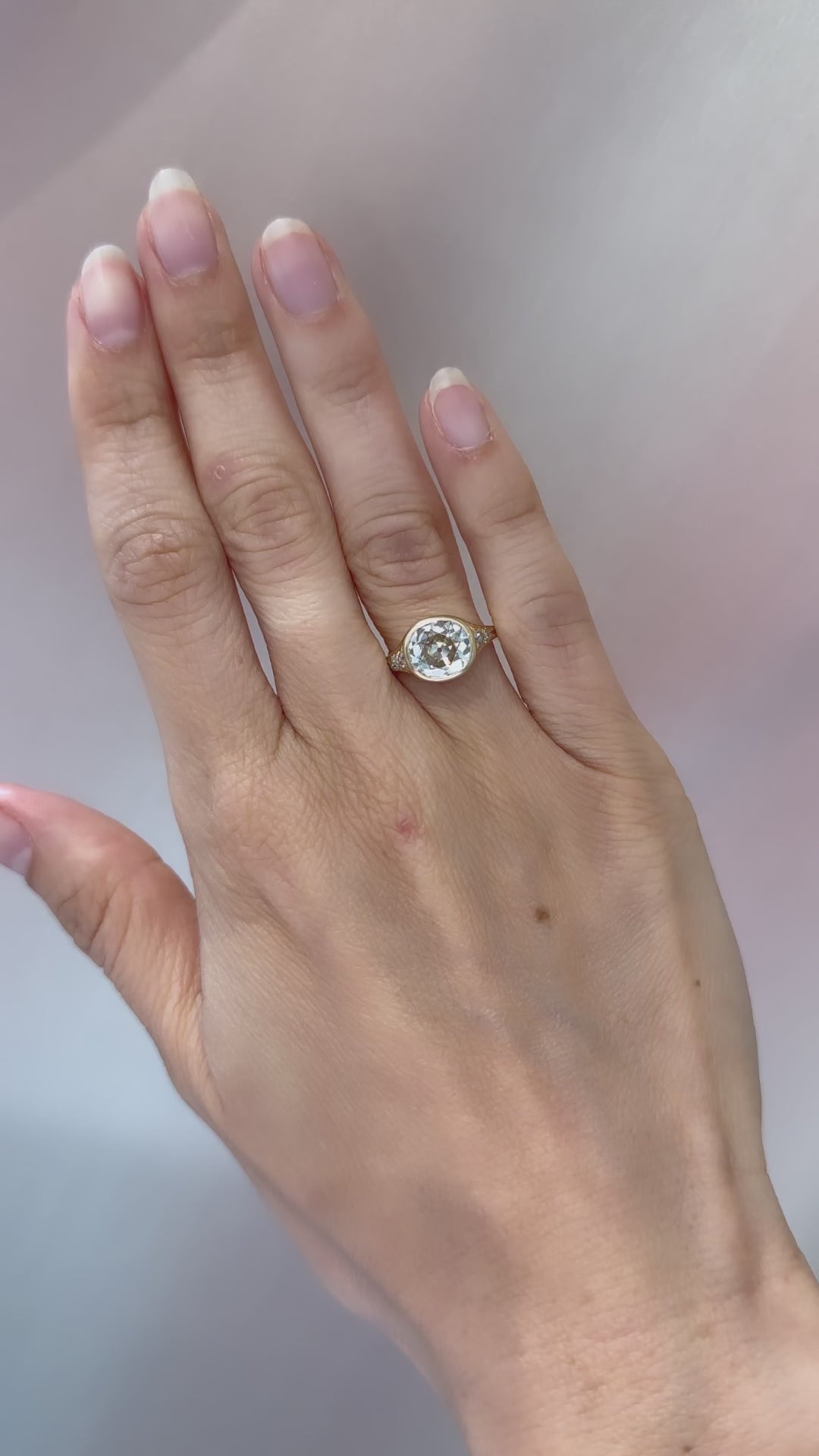 m-z color, si-i clarity diamond in yellow gold setting