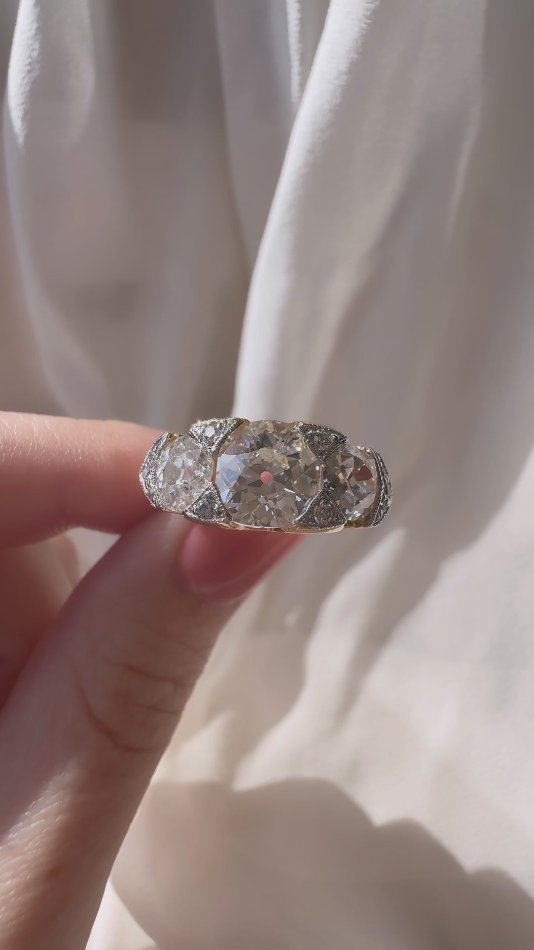 j-k-l color, si-i clarity diamond in yellow gold setting