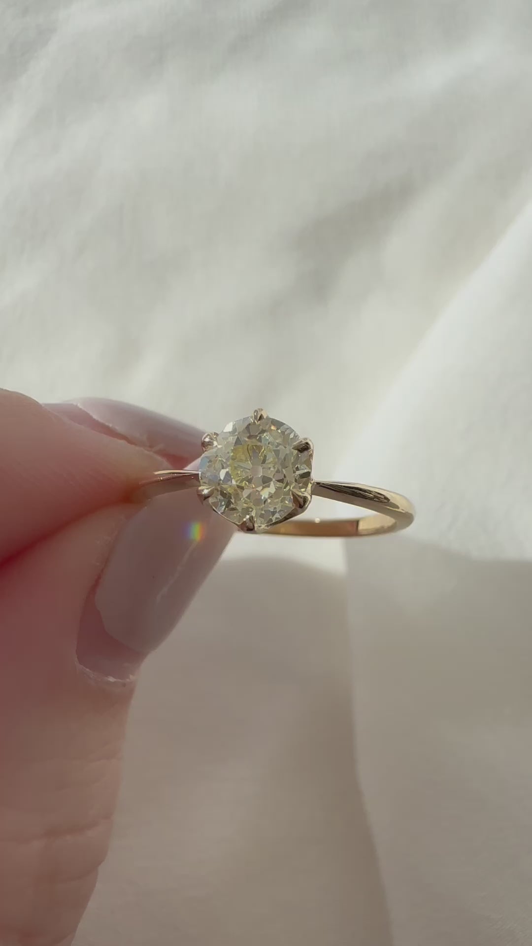 m-z color, si-i clarity diamond in yellow gold setting