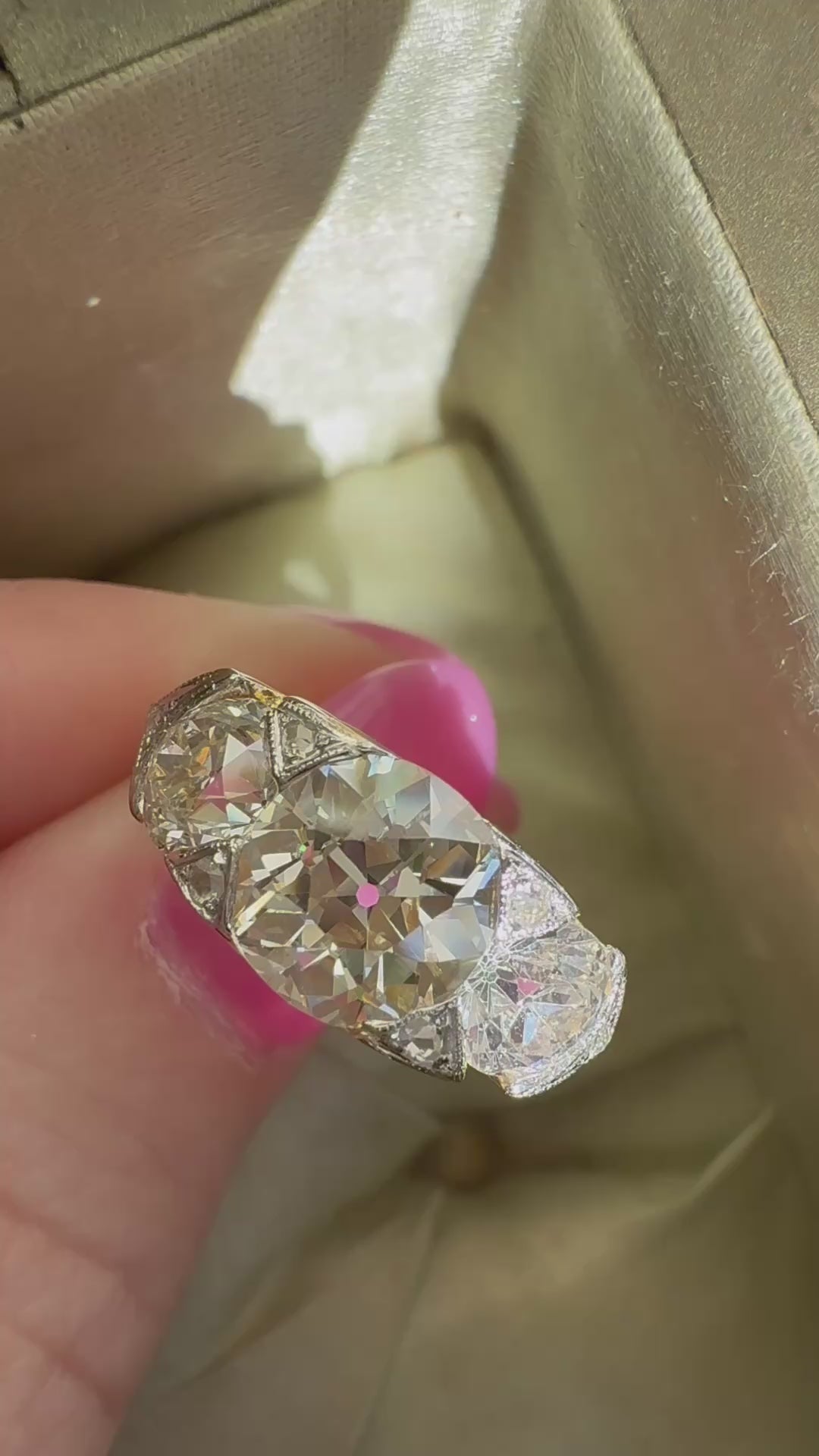 m-z color, si-i clarity diamond in yellow gold setting