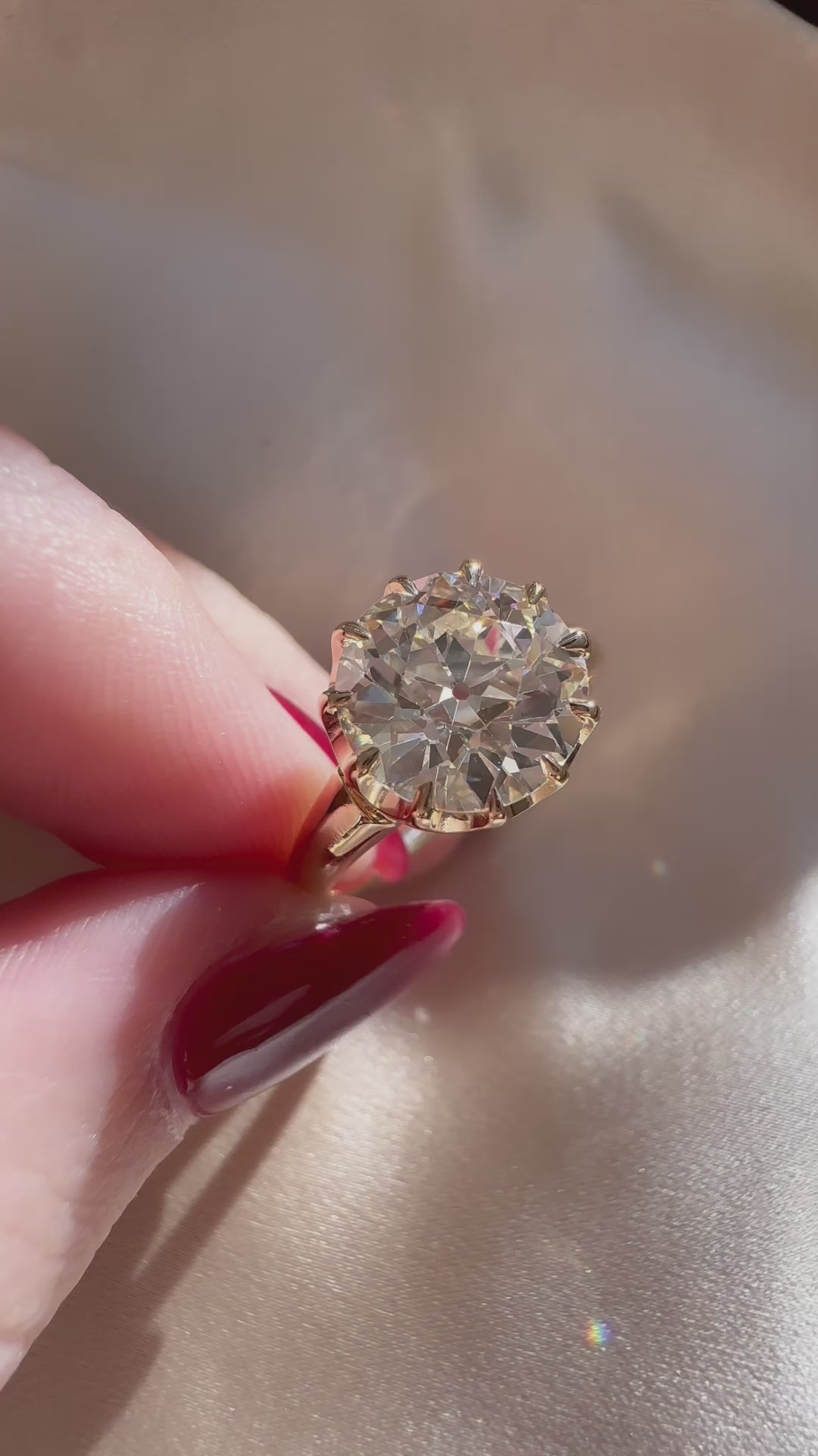 m-z color, vs clarity diamond in yellow gold setting