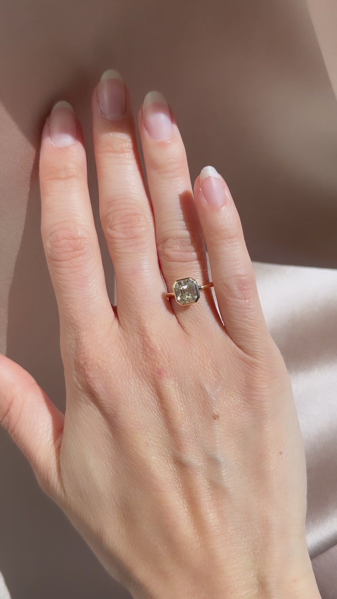 m-z color, vs clarity diamond in yellow gold setting