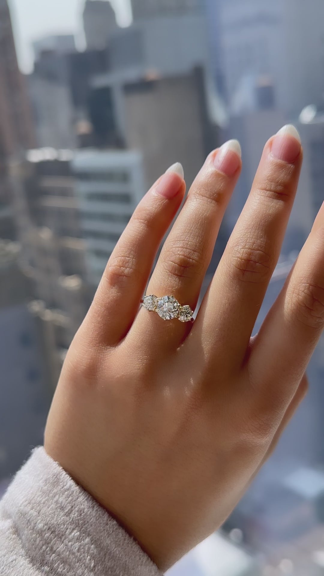 j-k-l color, si-i clarity diamond in yellow gold setting