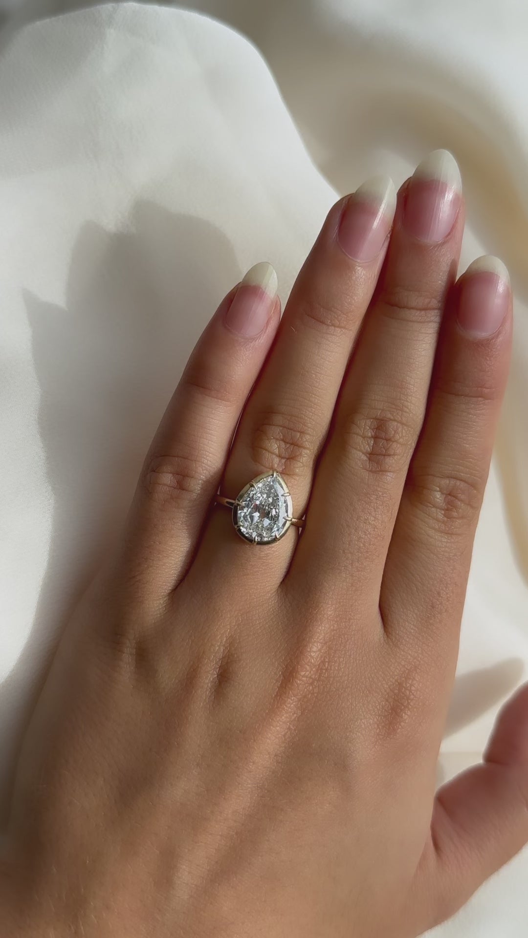 g-h-i color, si-i clarity diamond in yellow gold setting