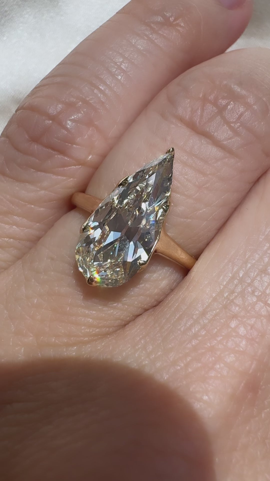 m-z color, vvs clarity diamond in yellow gold setting