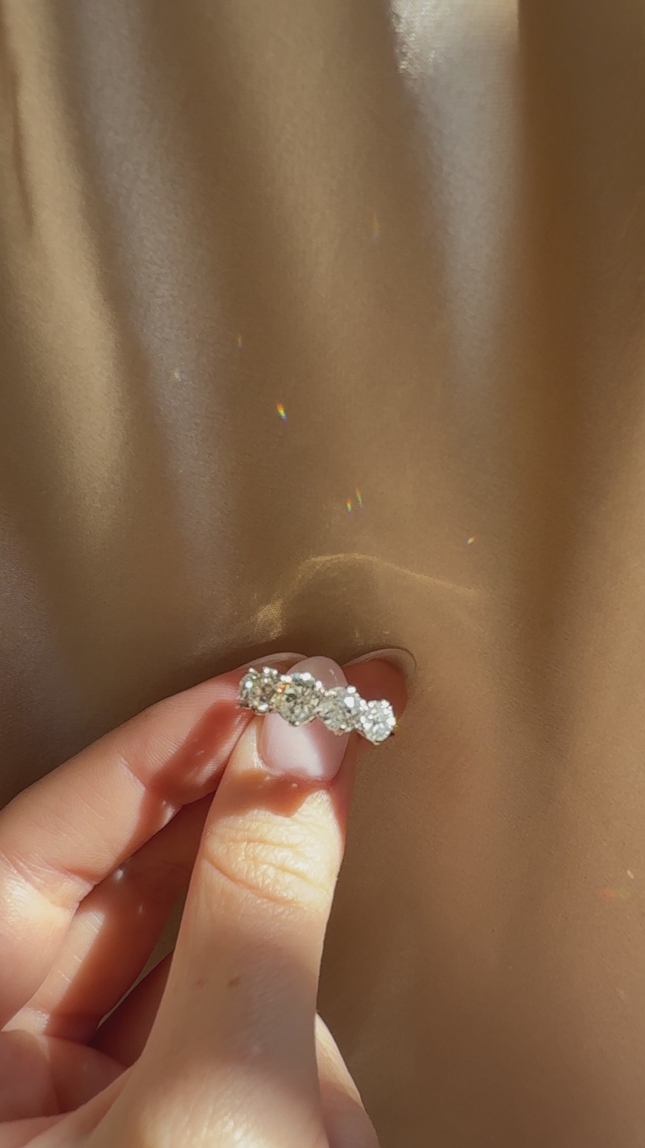 g-h-i color, vs clarity in two-tone setting