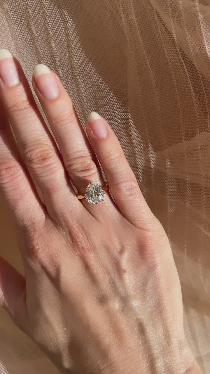 j-k-l color, si-i clarity diamond in yellow gold setting