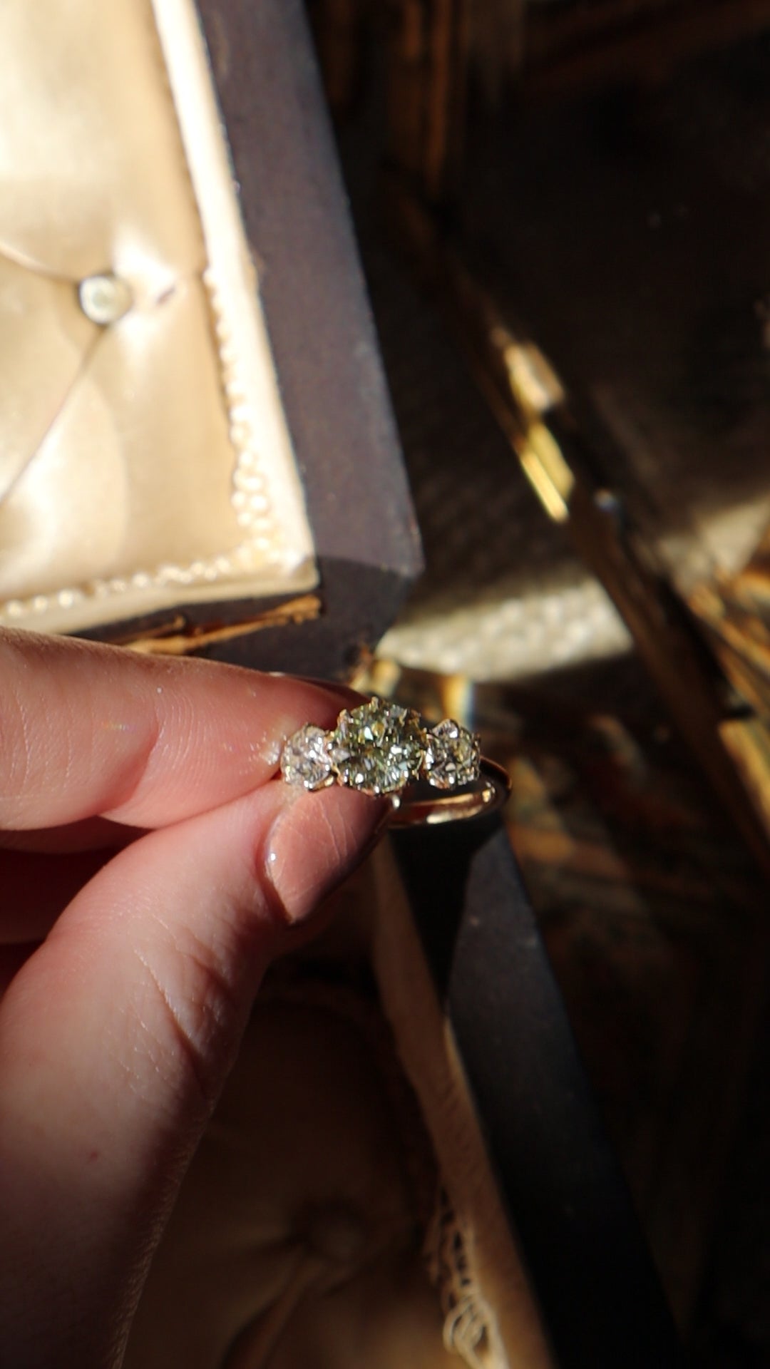 fancy color, si-i clarity diamond in yellow gold setting