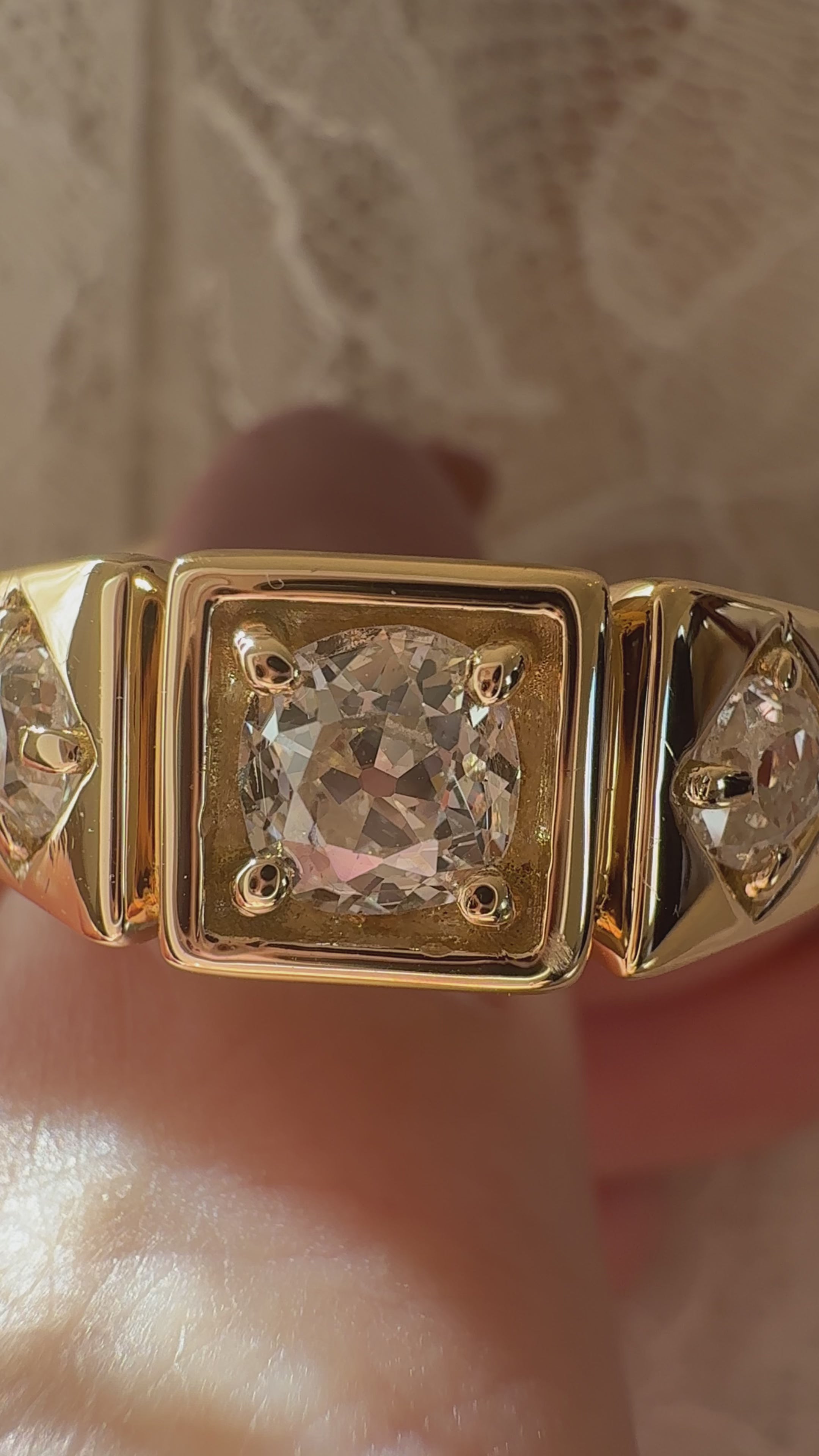 m-z color, vs clarity diamond in yellow gold setting