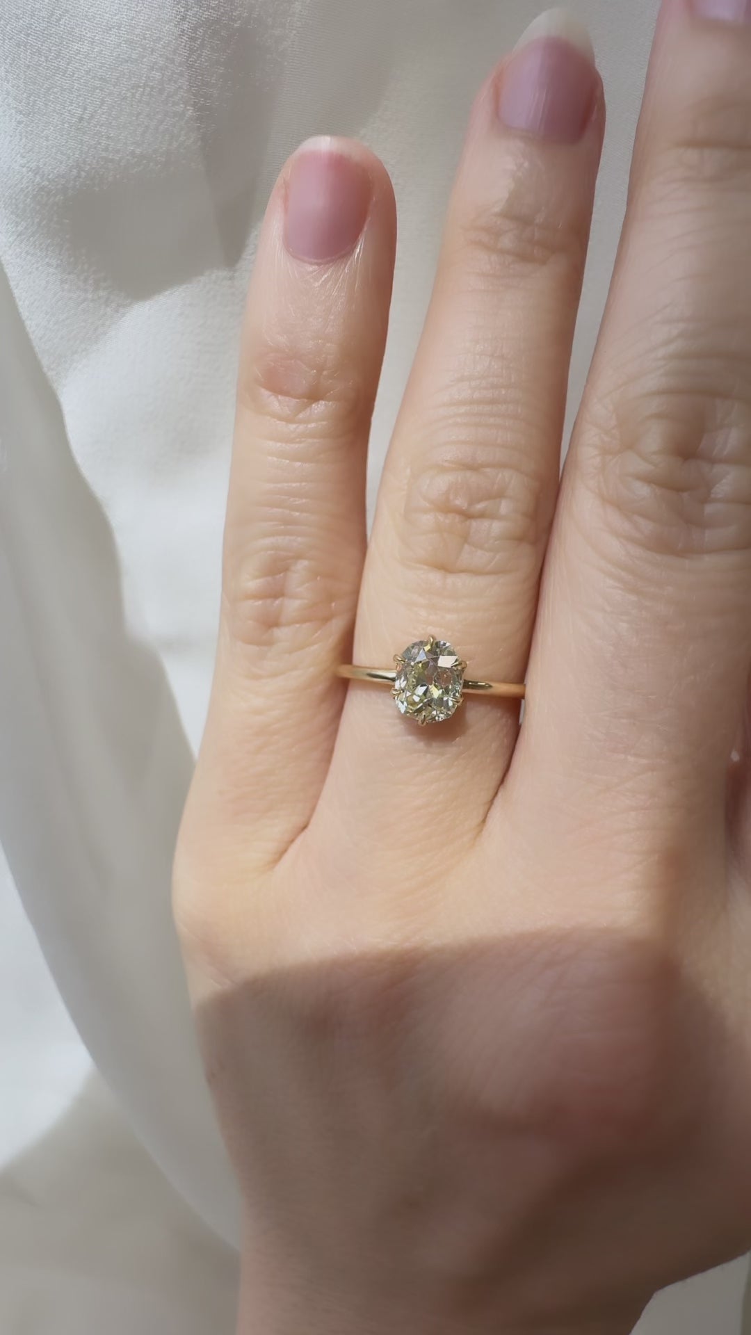 m-z color, si-i clarity diamond in yellow gold setting