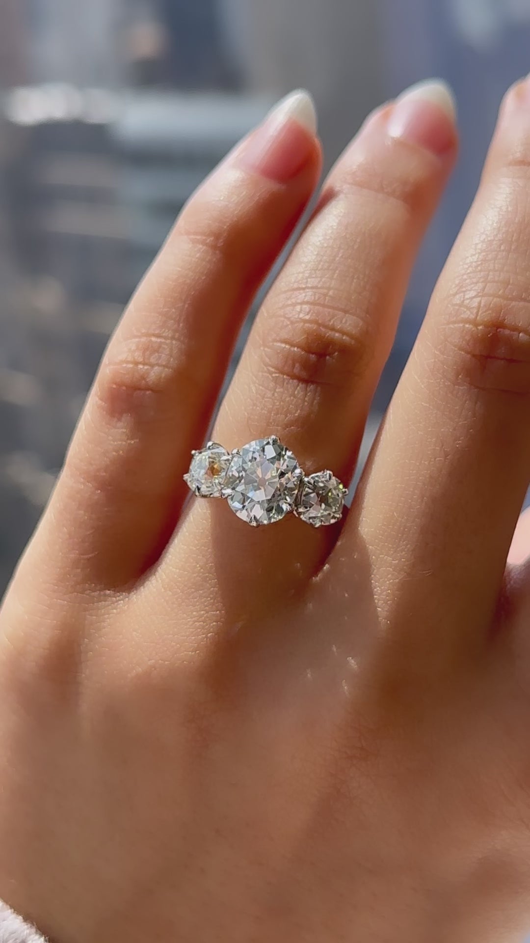 j-k-l color, si-i clarity diamond in two-tone setting