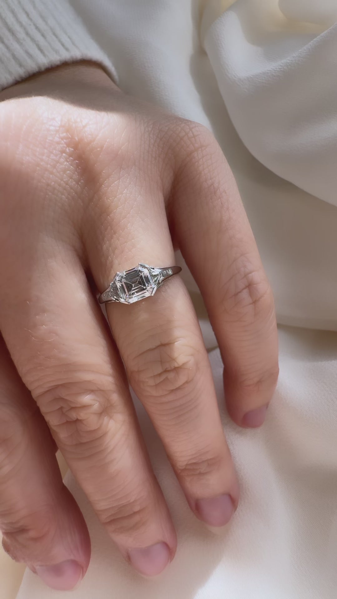 d-e-f color, si-i clarity diamond in platinum setting