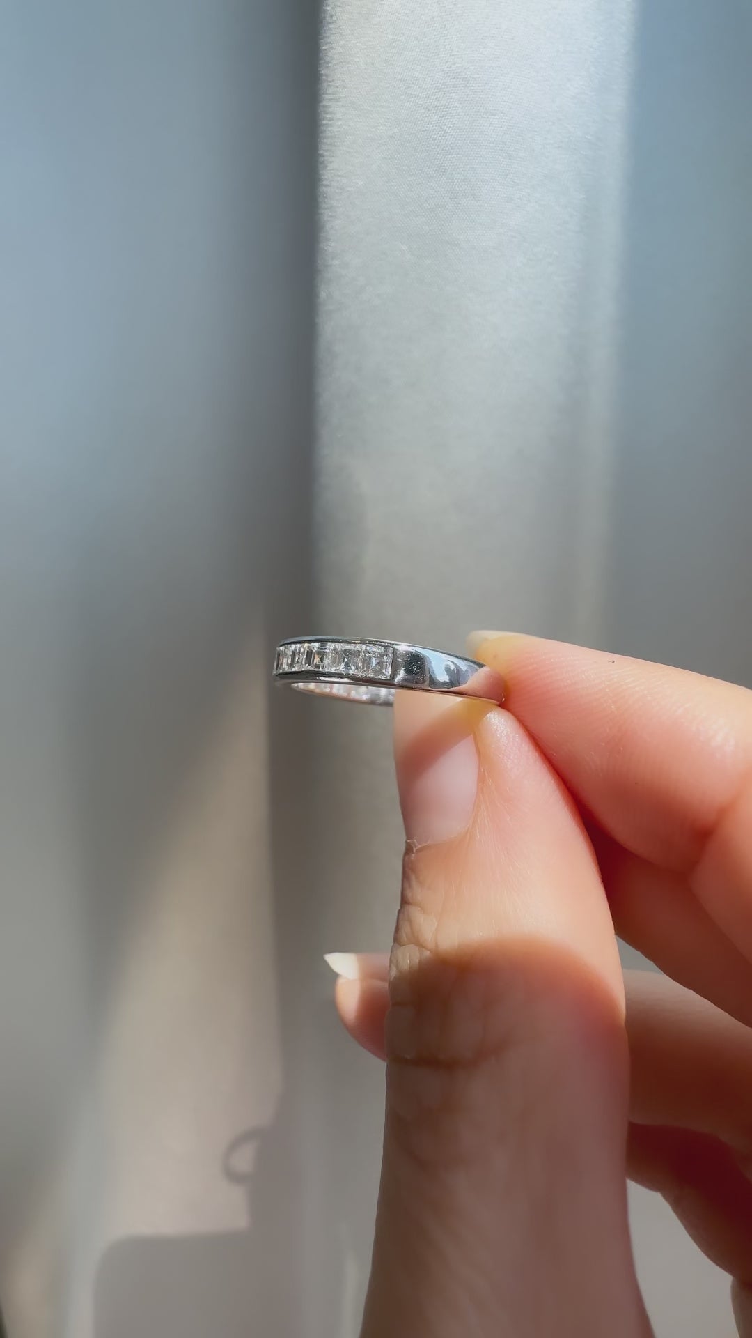 d-e-f color, vs clarity diamond in platinum setting