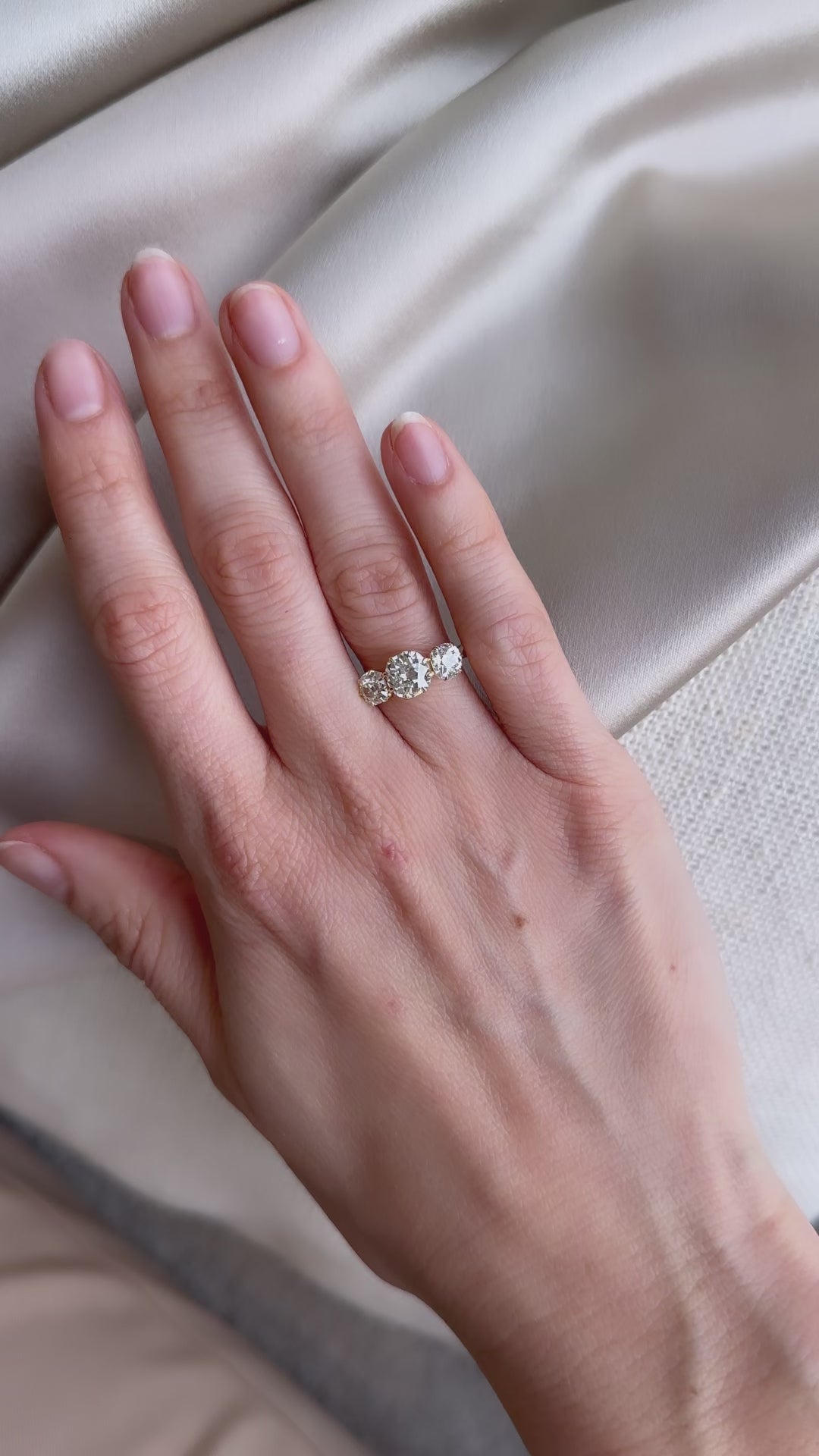 j-k-l color, si-i clarity diamond in yellow gold setting