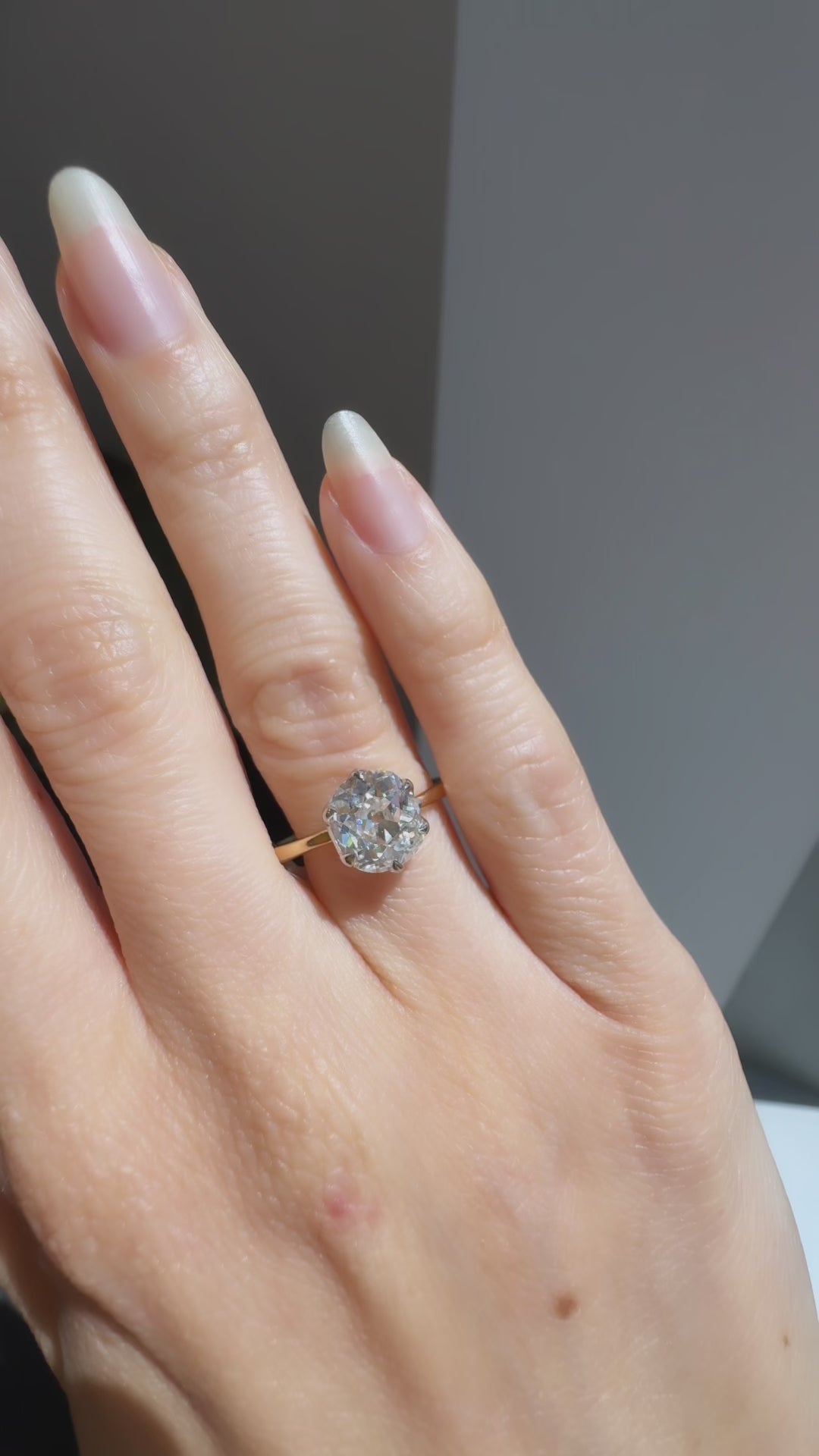 g-h-i color, vs clarity diamond in two-tone setting