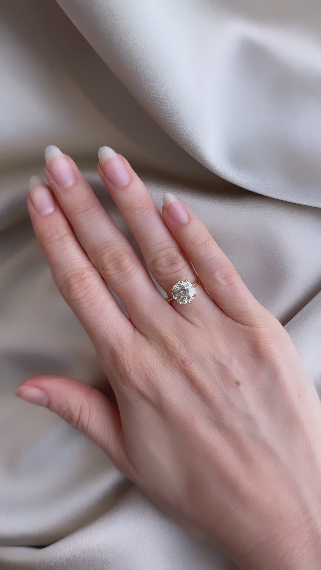 m-z color, vs clarity diamond in yellow gold setting