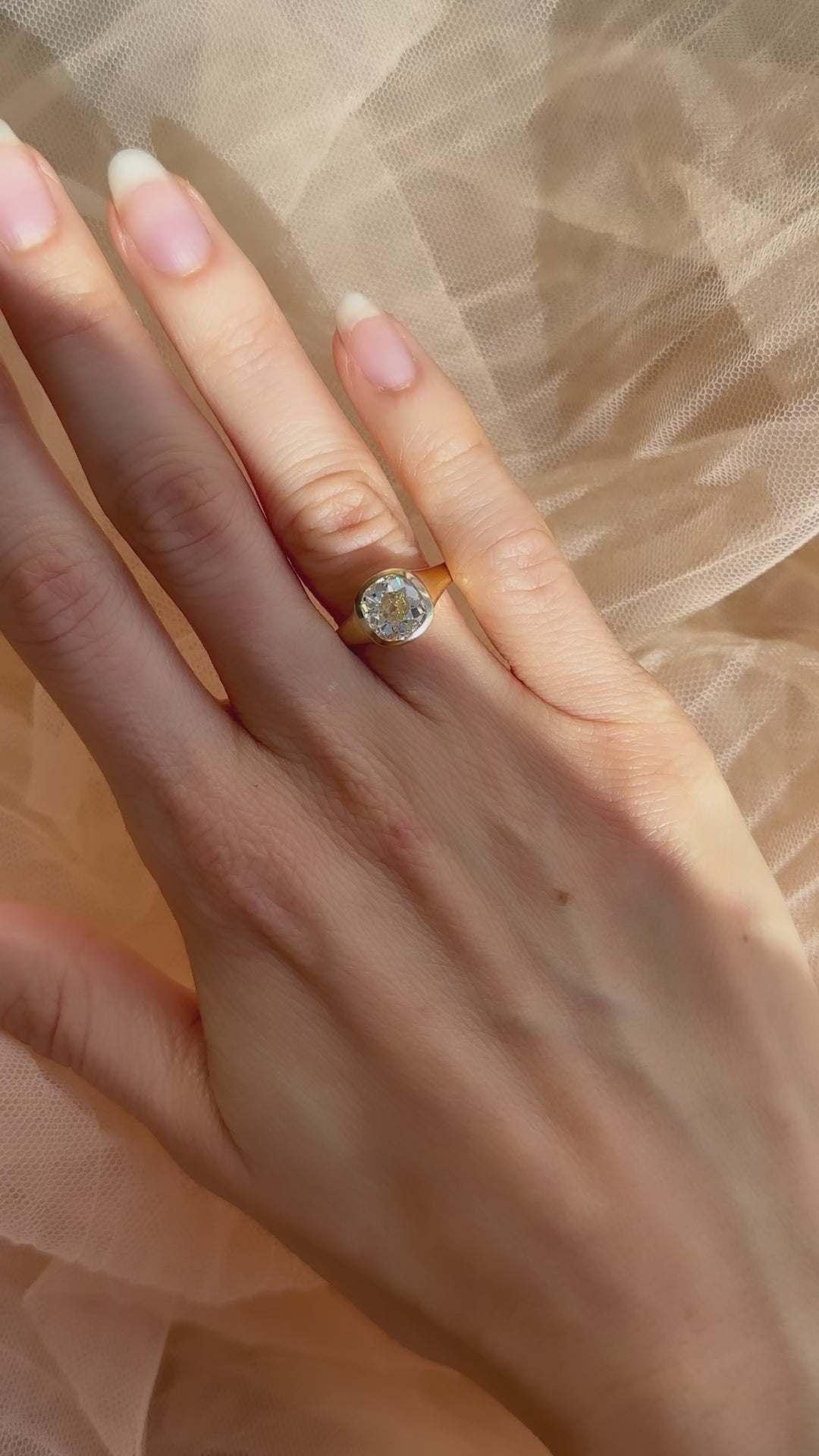 m-z color, si-i clarity diamond in yellow gold setting