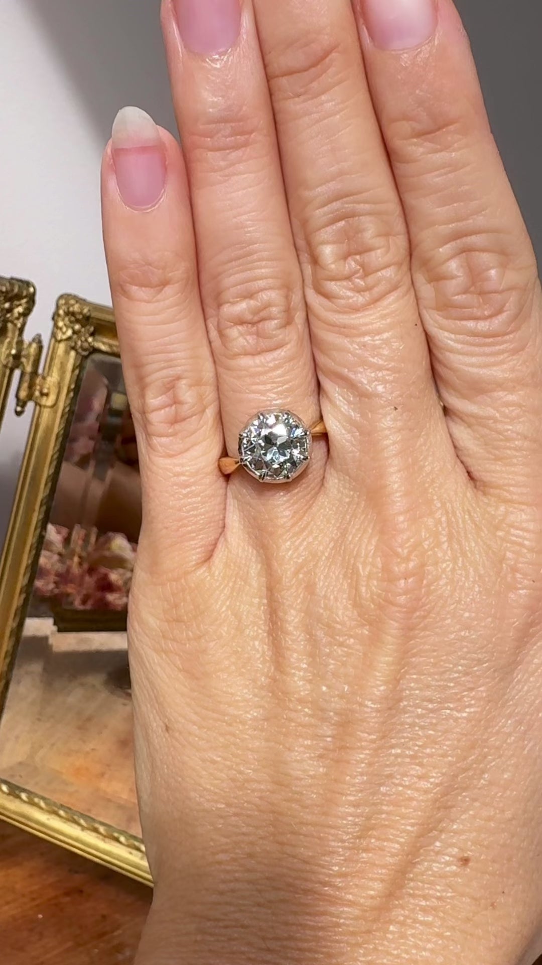 j-k-l color, vs clarity diamond in two-tone setting