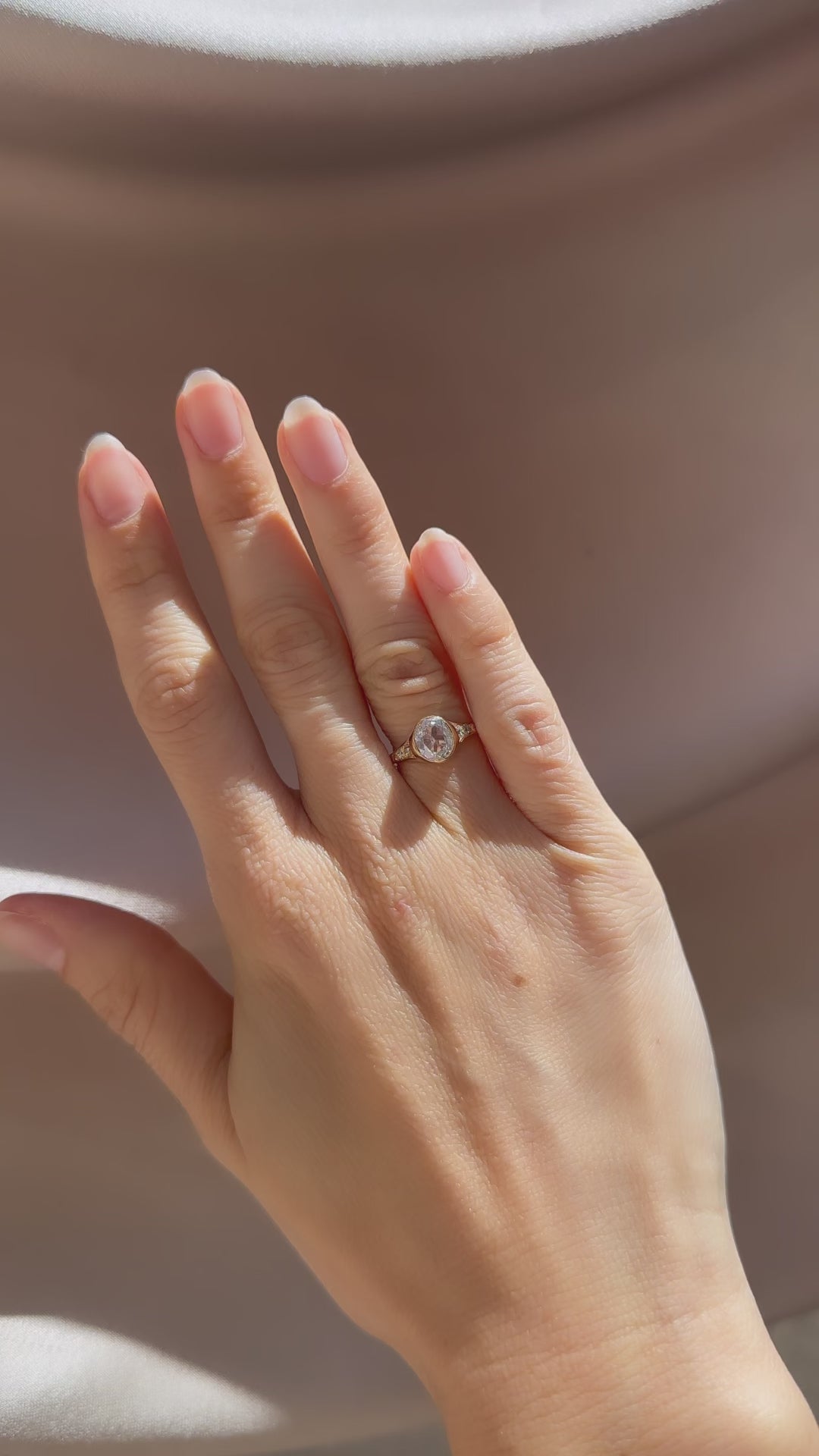 g-h-i color, si-i clarity diamond in yellow gold setting