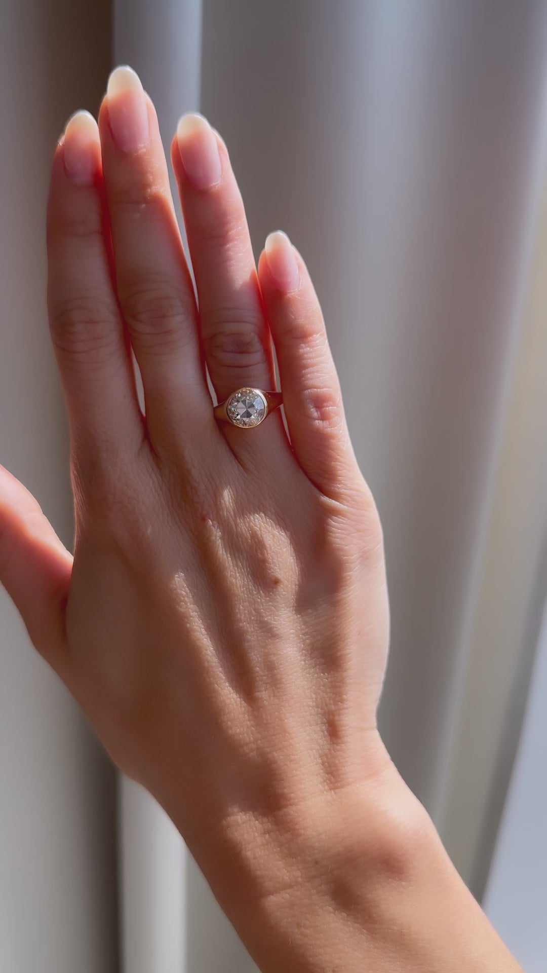 j-k-l color, si-i clarity diamond in yellow gold setting