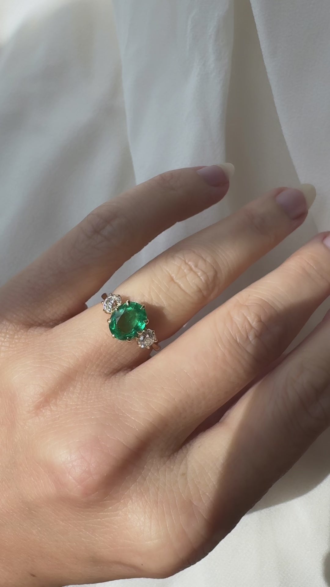 Three-stone Marquise/Oval cut diamond Rings