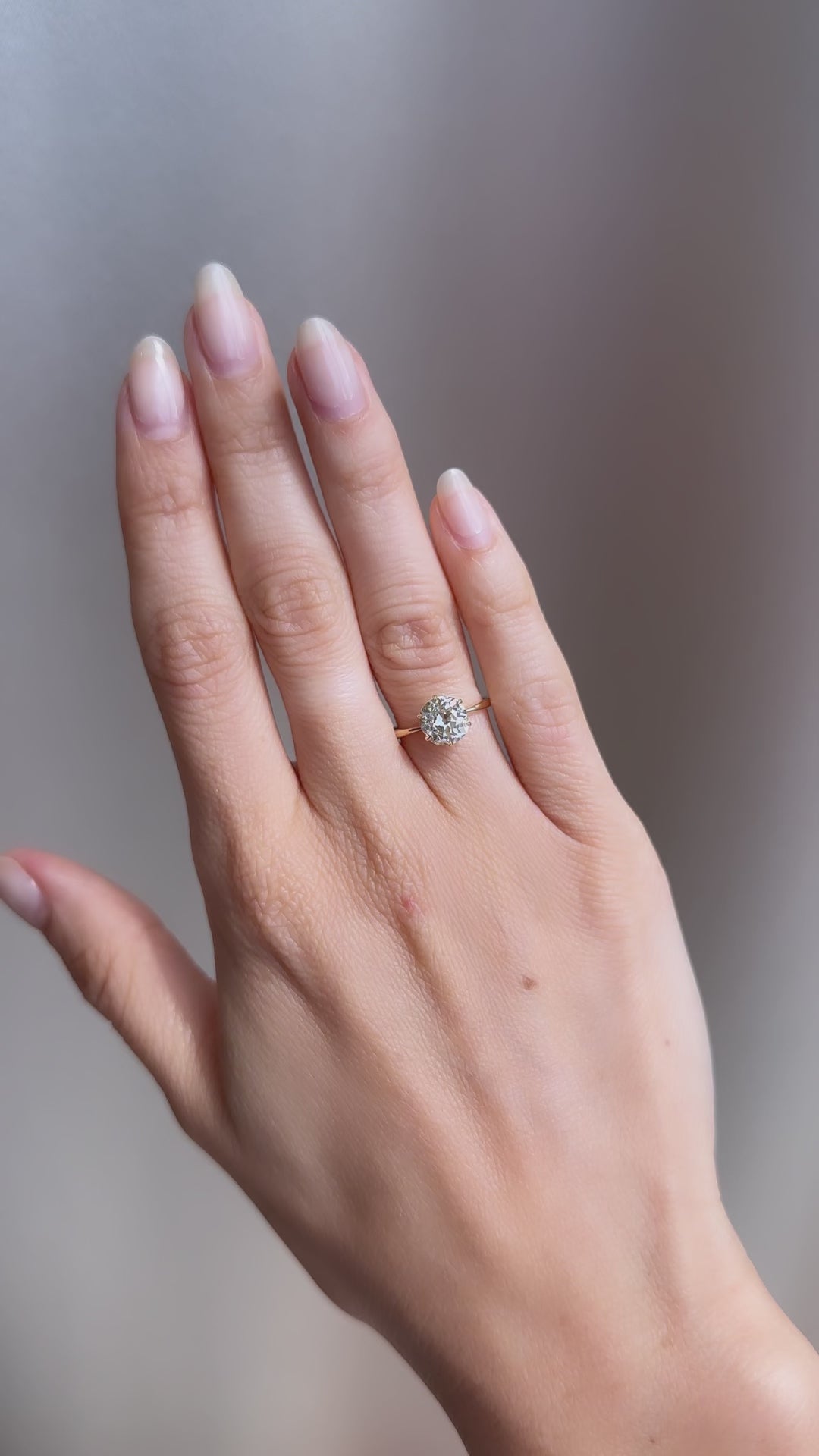 m-z color, vs clarity diamond in yellow gold setting