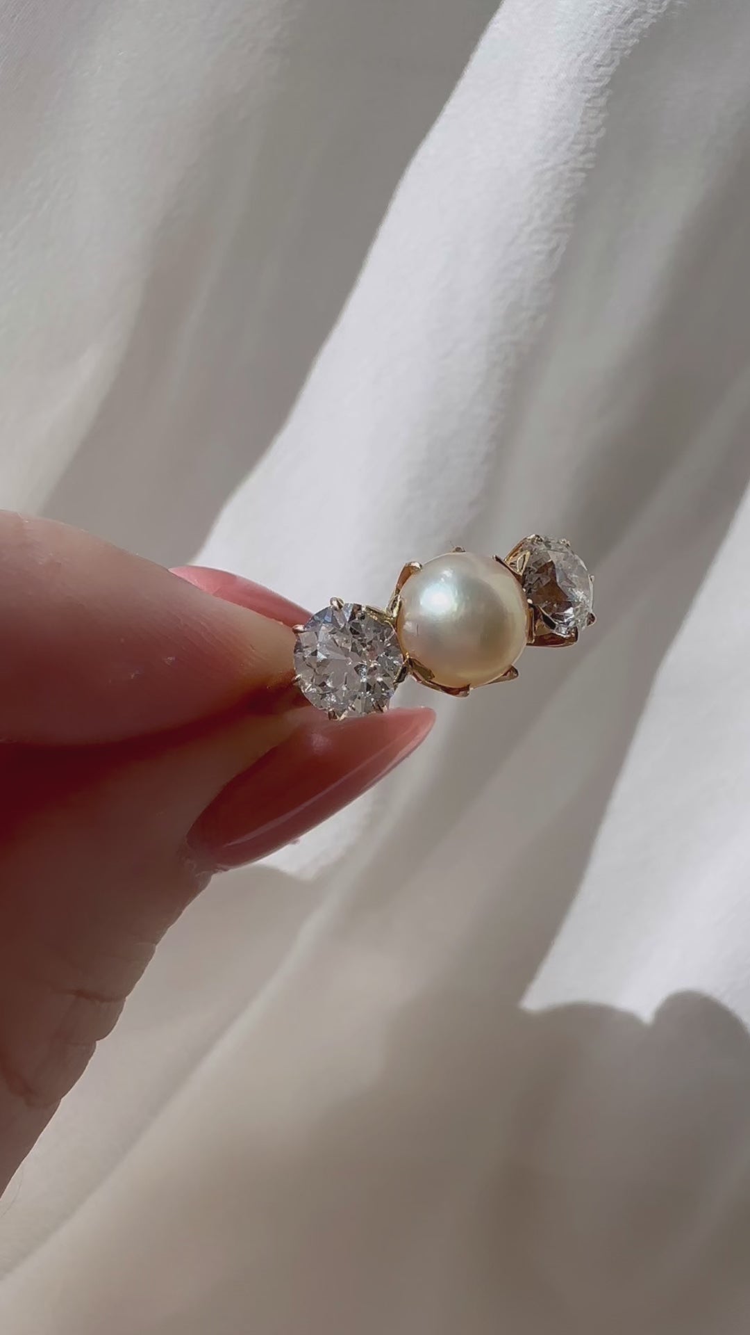 g-h-i color, diamond in yellow gold setting