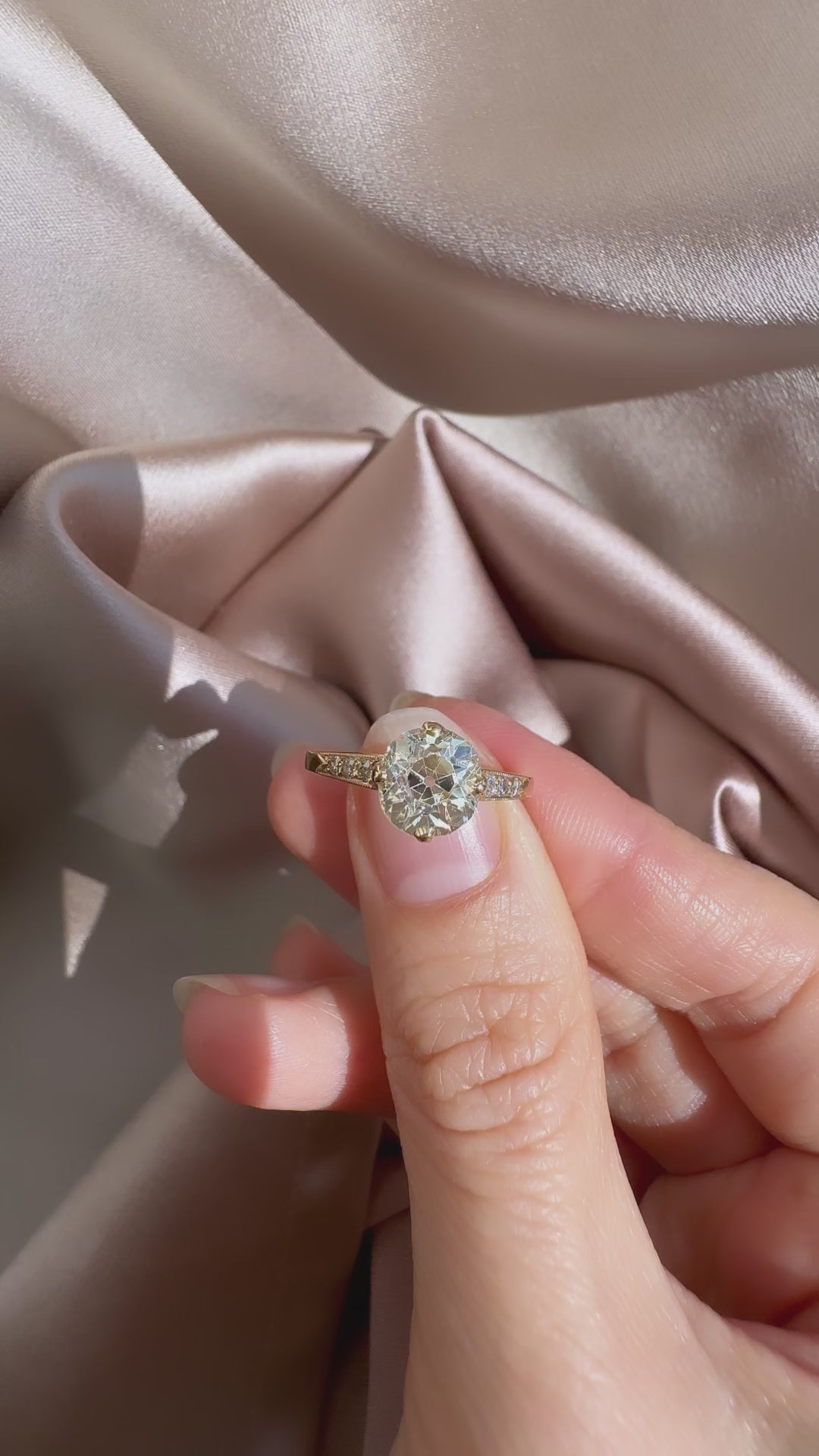 m-z color, vs clarity diamond in yellow gold setting