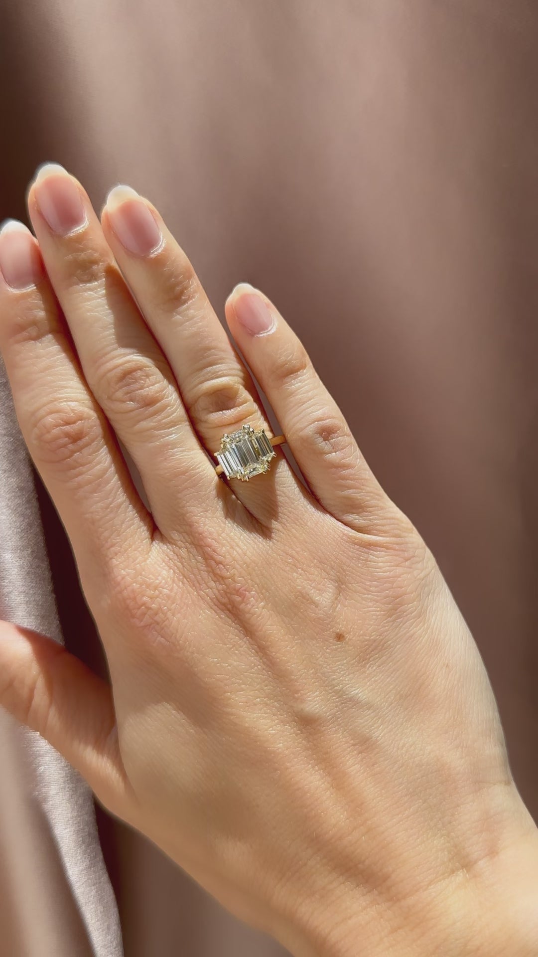 g-h-i color, vs clarity diamond in yellow gold setting