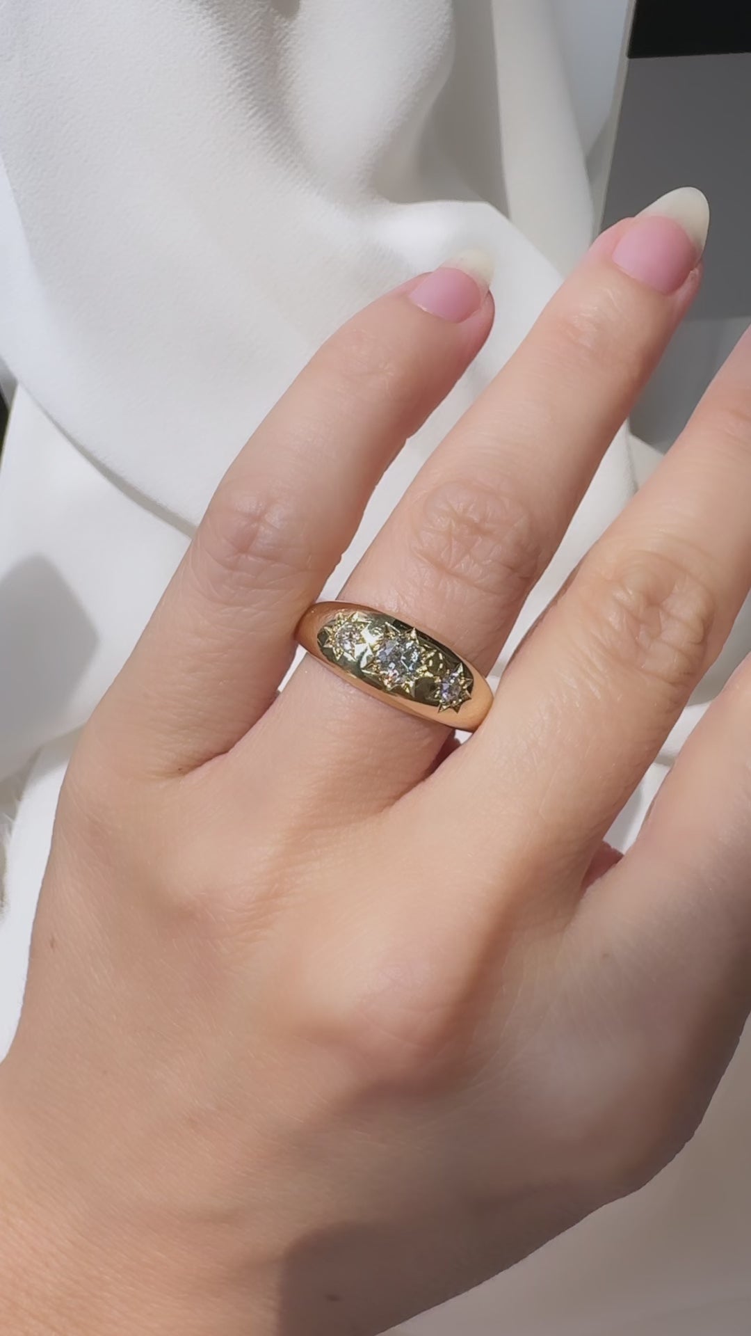 g-h-i color, si-i clarity diamond in yellow gold setting