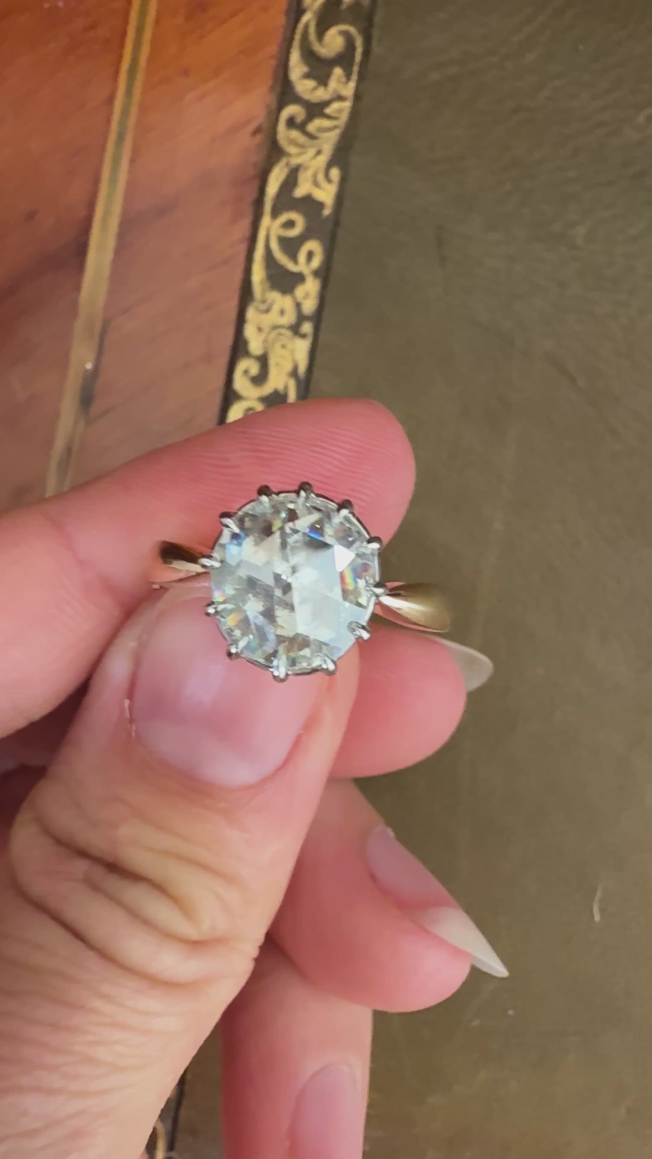 j-k-l color, si-i clarity diamond in two-tone setting