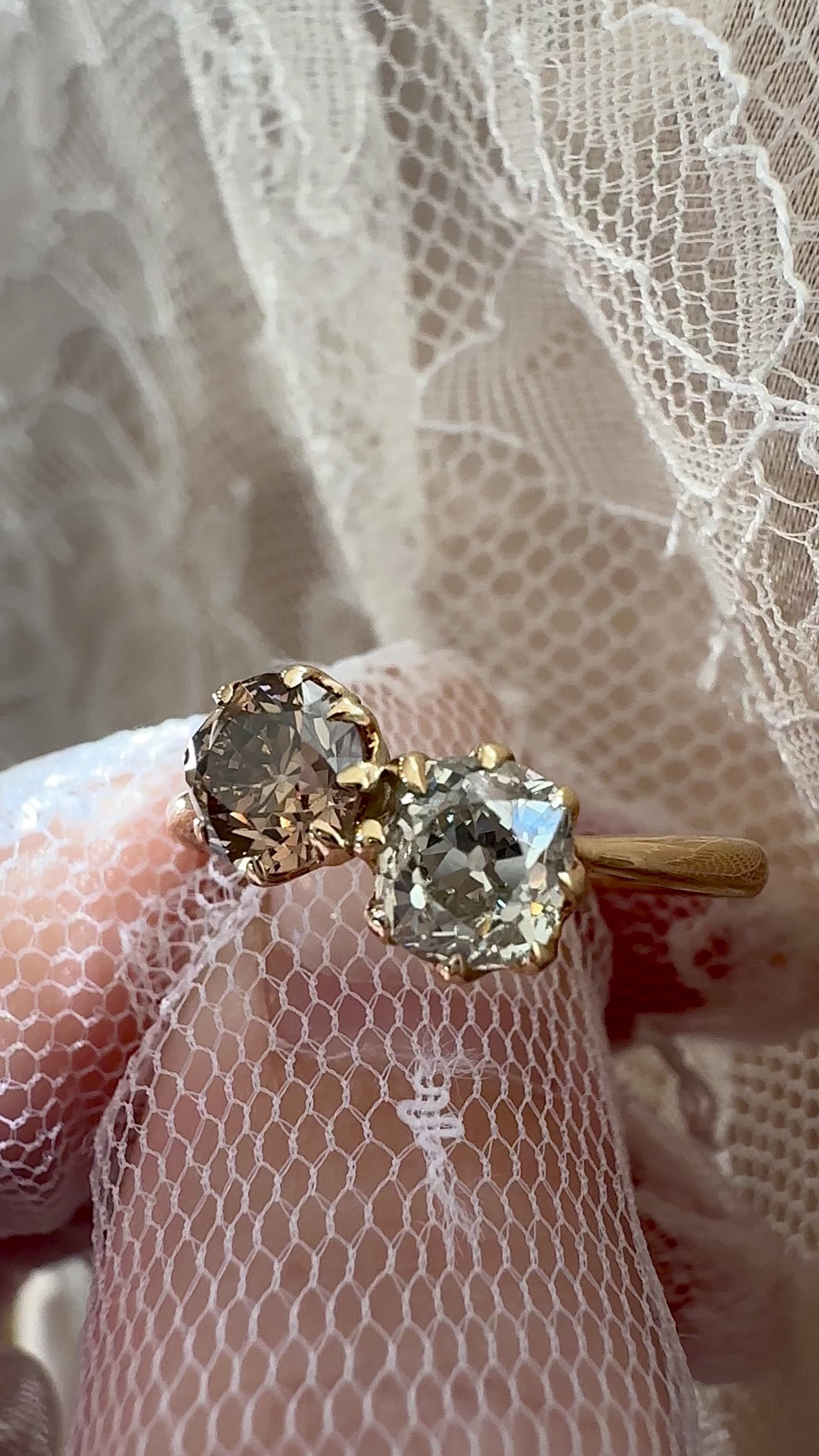 fancy color, si-i clarity diamond in yellow gold setting