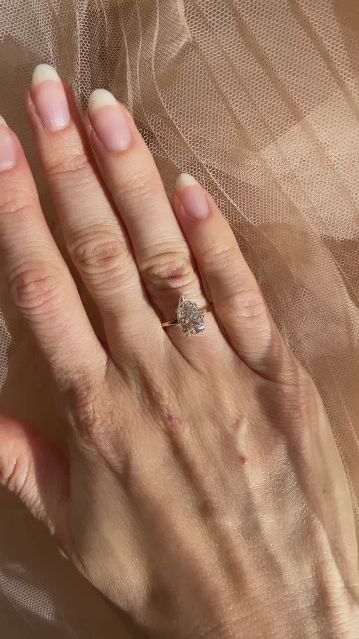 g-h-i color, vs clarity in yellow gold setting