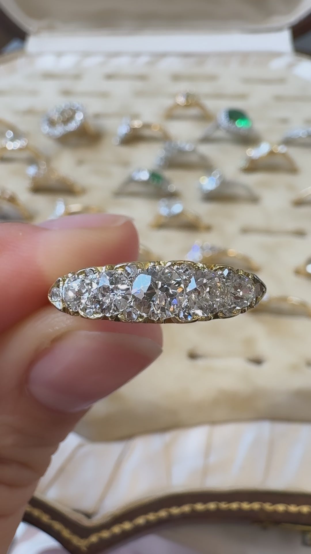 g-h-i color, diamond in yellow gold setting